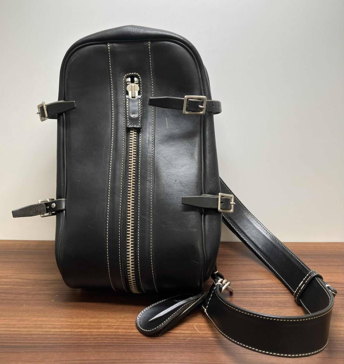 ★PAILOT RIVER パイロットリバー RED MOON ボディバッグ 斜め掛け メンズバッグ ブラック レザー 替えベルトあり
