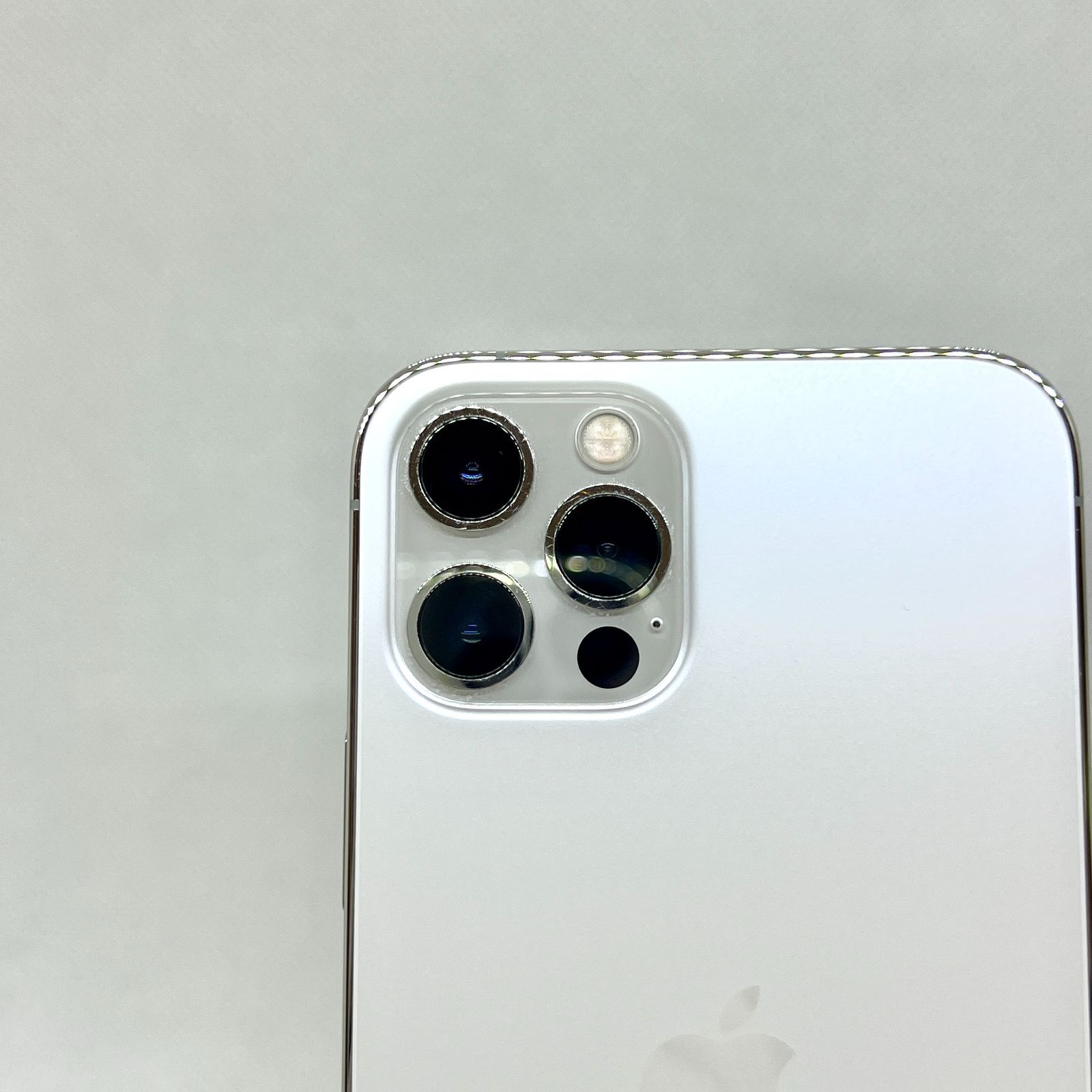 良品】【新品バッテリー100%】 iPhone 12Pro 256GB シルバー 5493 SIM