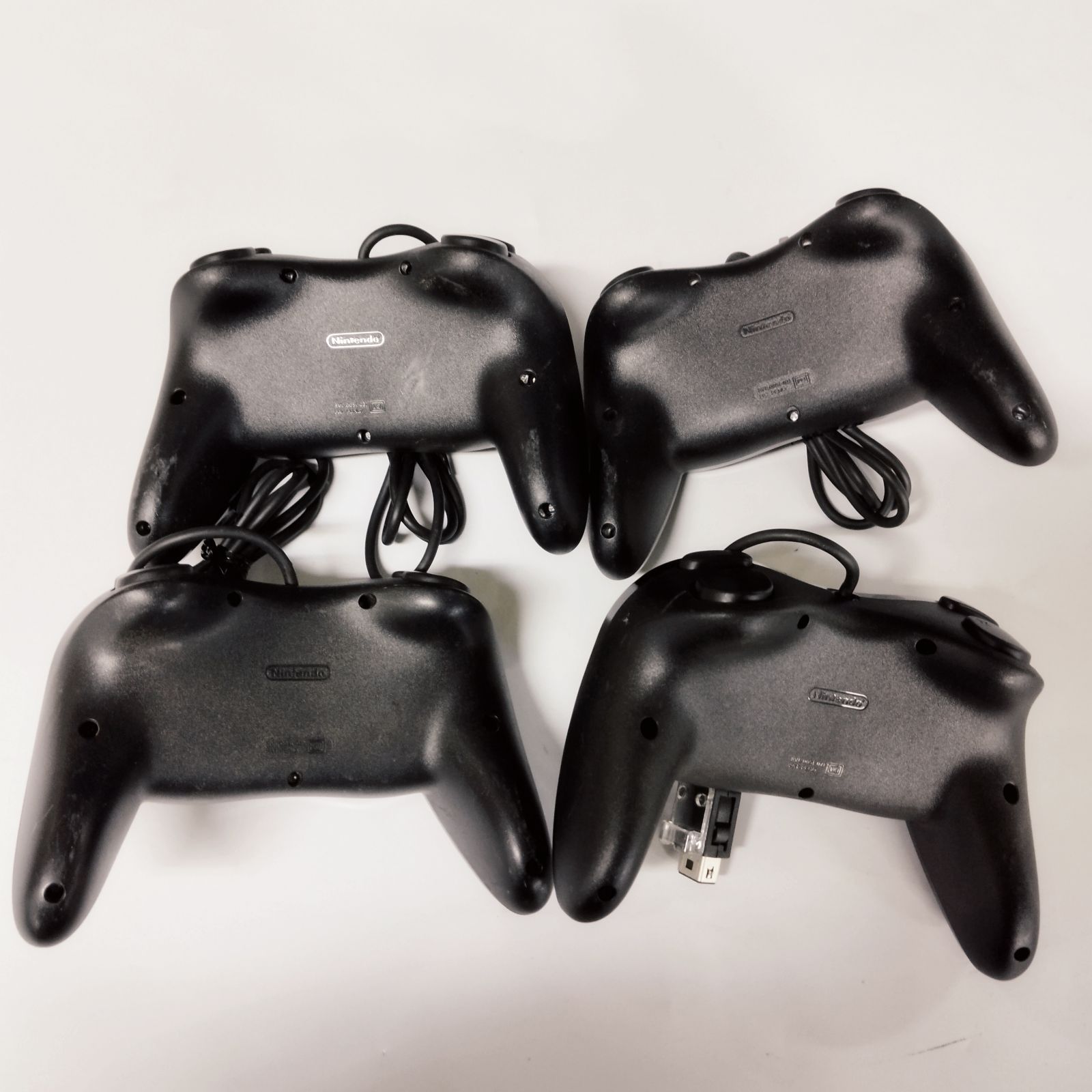 値下げしました！！Wii本体、コントローラー2個、人気ソフト4本セット ショップ Wii本体 コントローラー2ケ Wii本体 & コントローラーセット