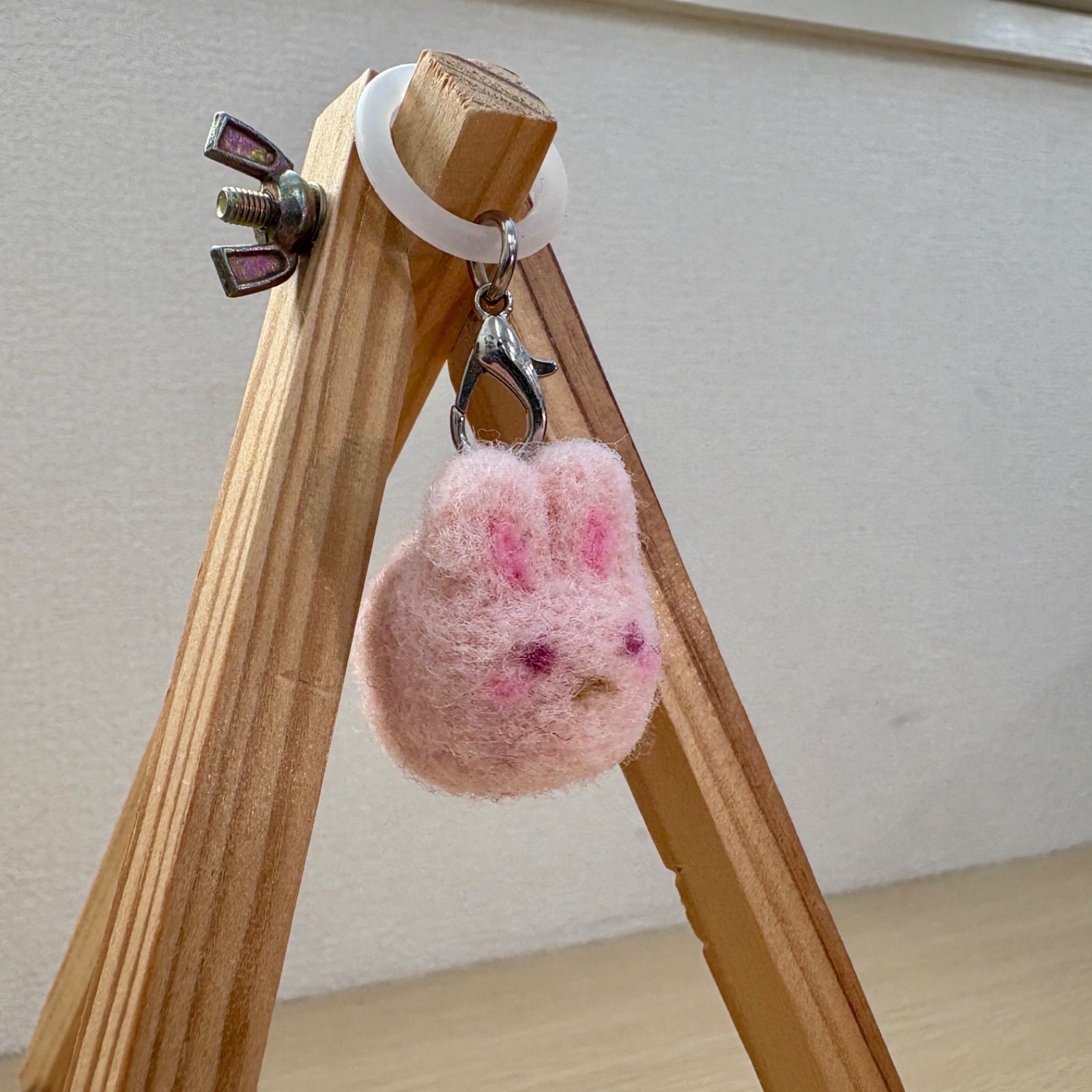 こぶり様　うさぎ　羊毛フェルトストラップ こぶり様 うさぎ 羊毛フェルトストラップ 【公式通販】