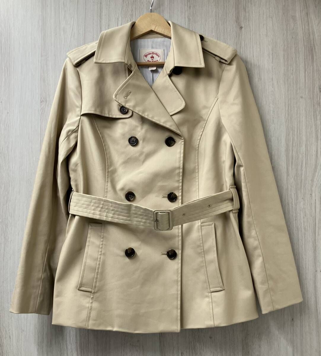 ✨Brooks Brothersブルックスブラザーズトレンチコートサイズ44R モダンな顔つきで機能も備わる、ブルックス ブラザーズの春トレンチを