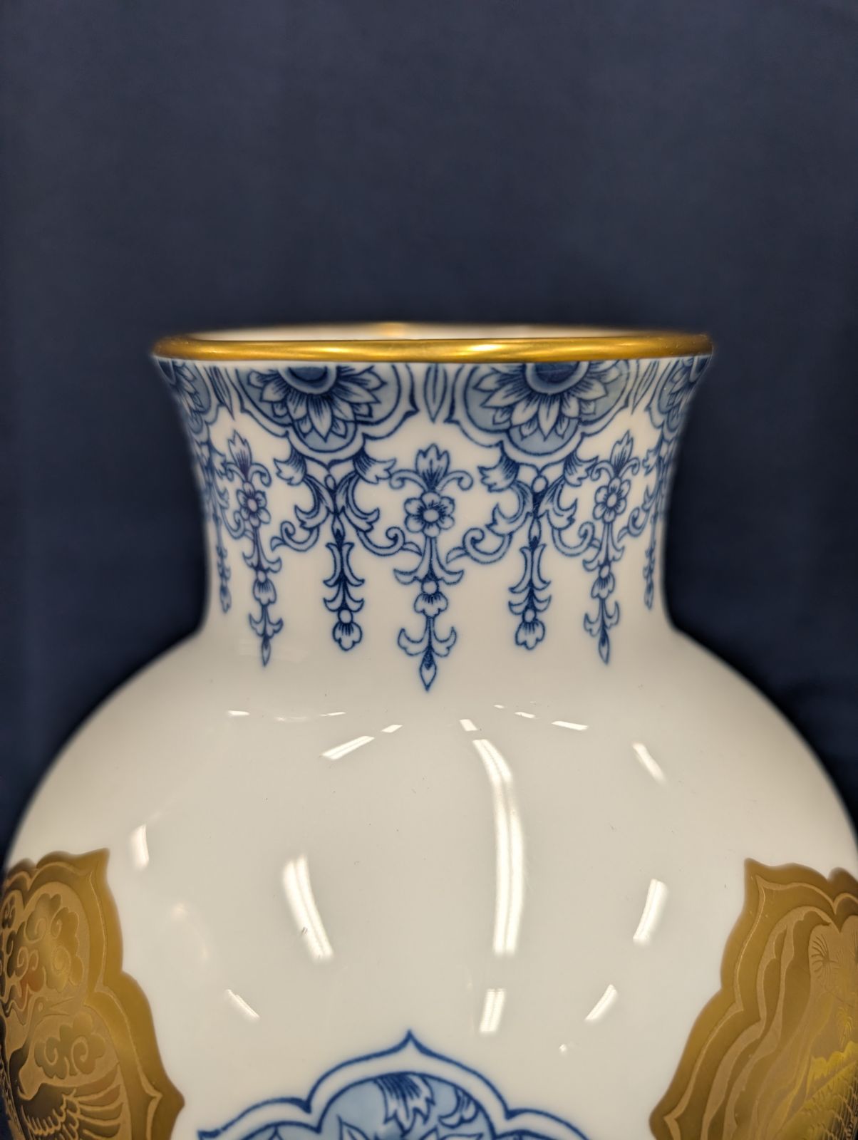 大倉陶園 雲鶴鯉花模様 金彩 花瓶 - メルカリ