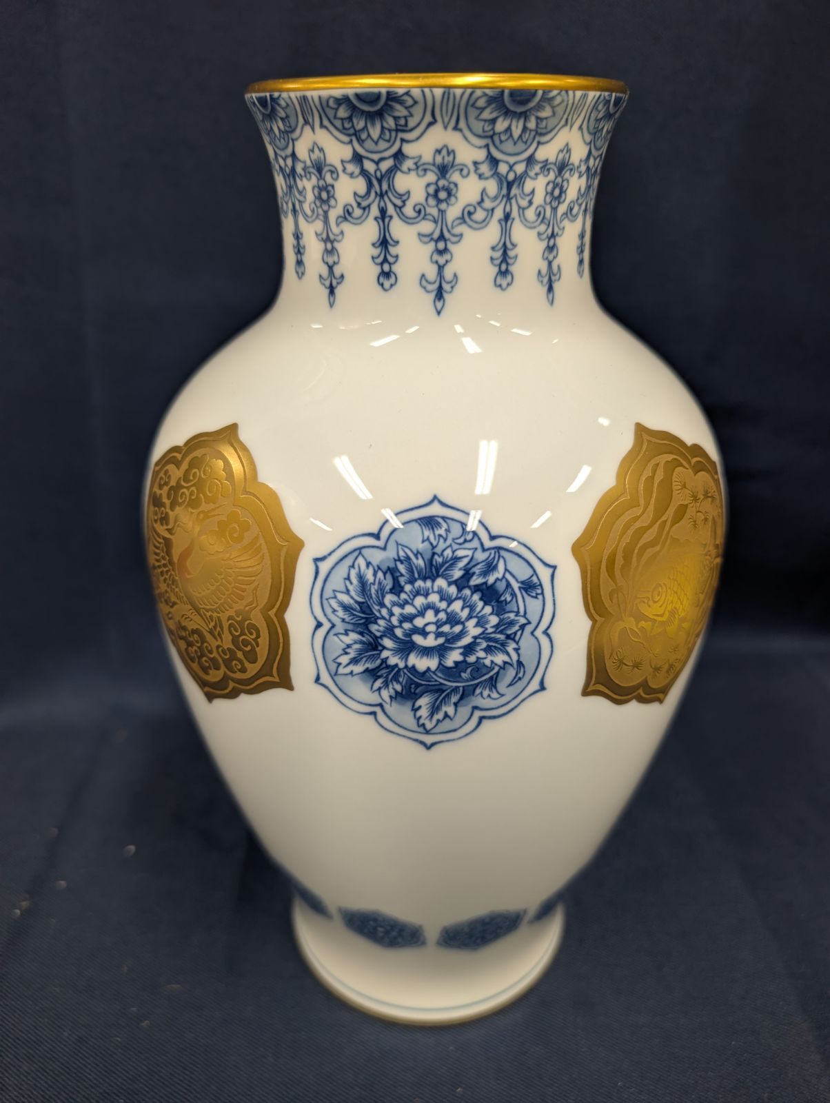 大倉陶園 雲鶴鯉花模様 金彩 花瓶 - メルカリ