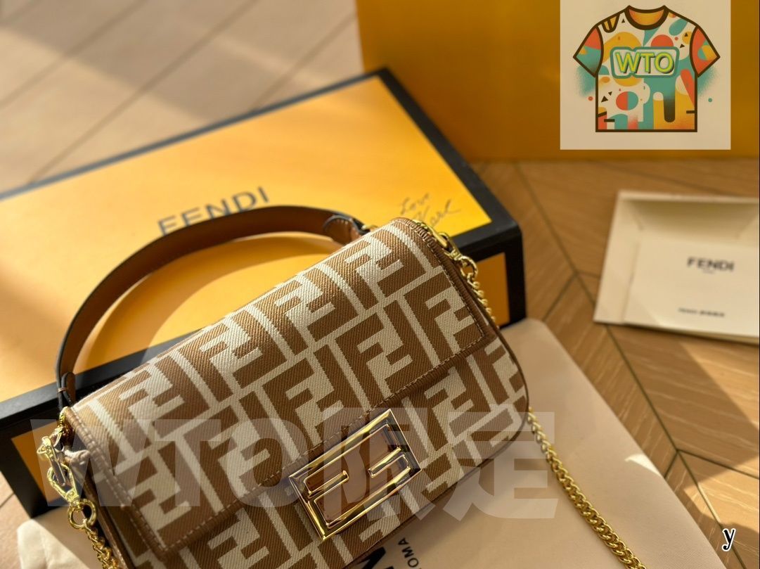 本日限定特価】フェンディ バゲット ミディアムサイズ 21×11cm レザー