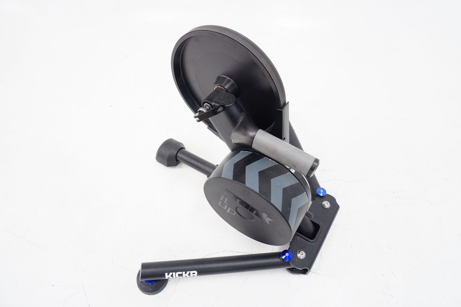 【訳アリ】wahoo KICKR スマートトレーナー／WF113 V5 WAHOO 「ワフー」 KICKR V5 WF113 スマートトレーナー / バイチャリ