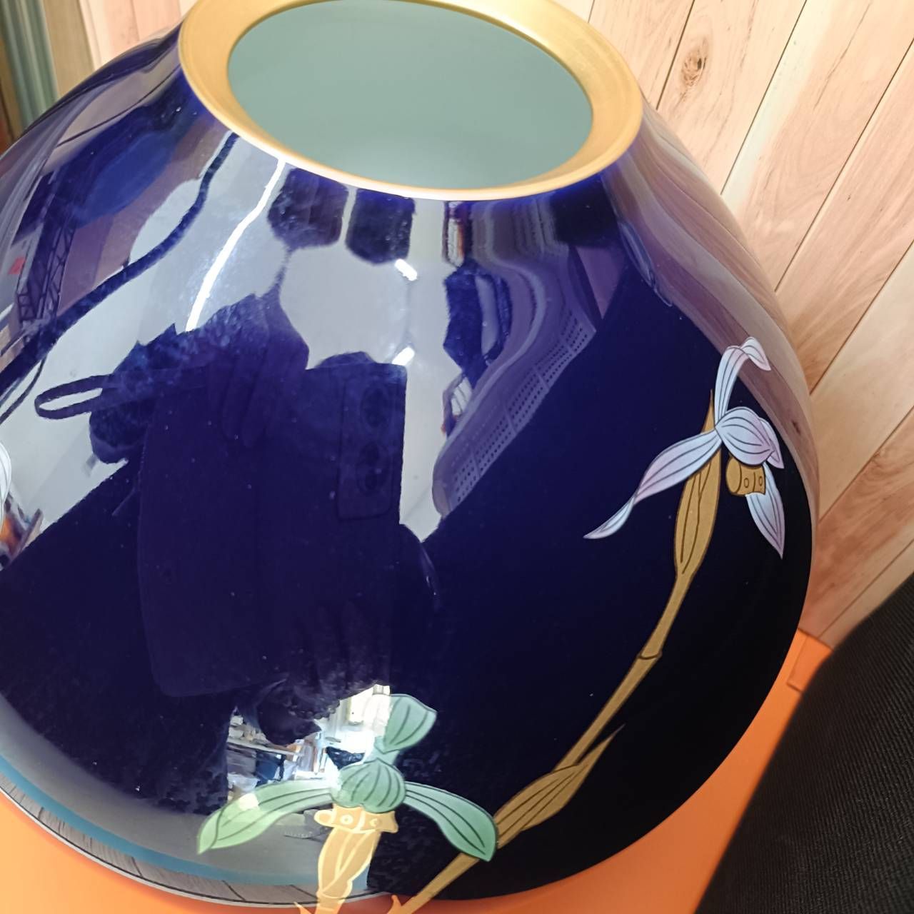 有田焼 香蘭社製 花瓶 金彩蘭柄 瑠璃色 - メルカリ