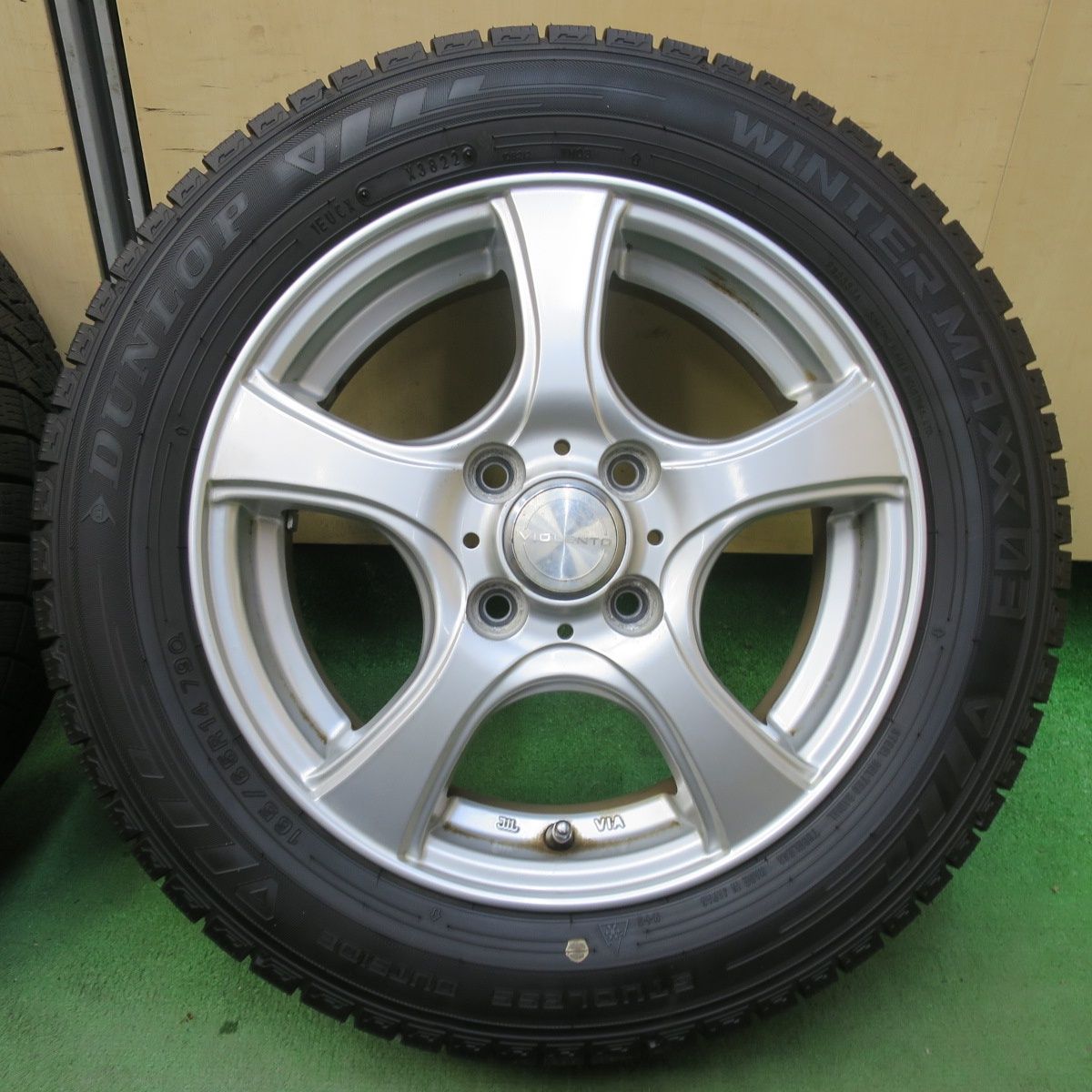バリ溝！22年！9.5分以上☆スタッドレス 165/65R14 ダンロップ