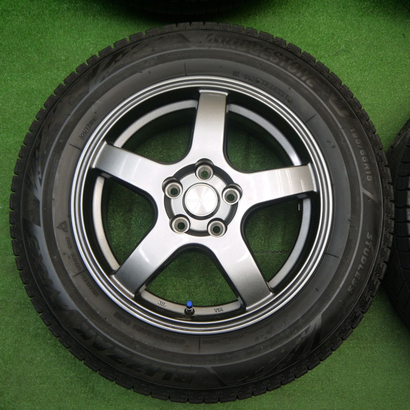 バリ溝！21年！キレイ！9.5分☆プリウス 等 195/65R15 スタッドレス