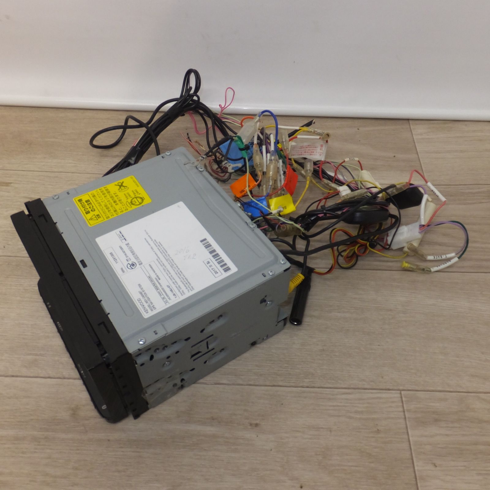 送料無料] ☆ケンウッド KENWOOD メモリーナビゲーション MDV-D404BT