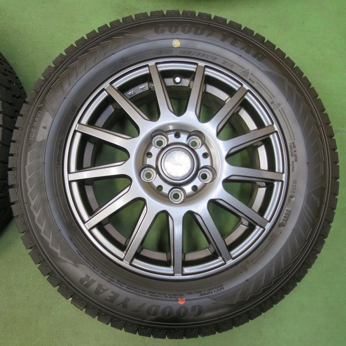 バリ溝 24年 ほぼ10分☆スタッドレス 195/65R15 グッドイヤー アイス 