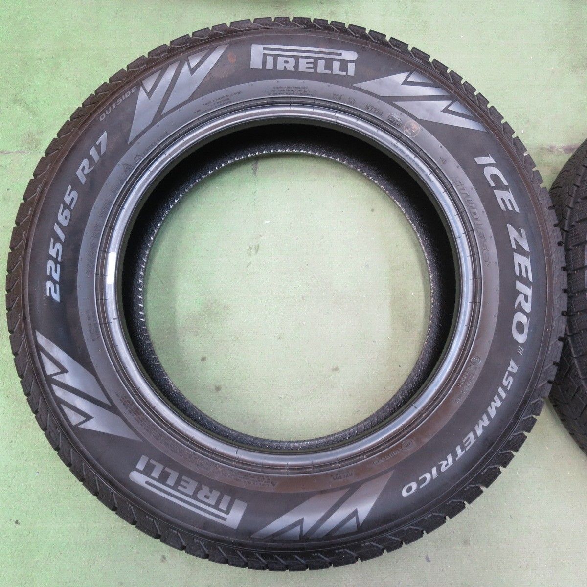 96猫様 2023年製 225/55R17 溝9〜9.5分山 ピレリ 96