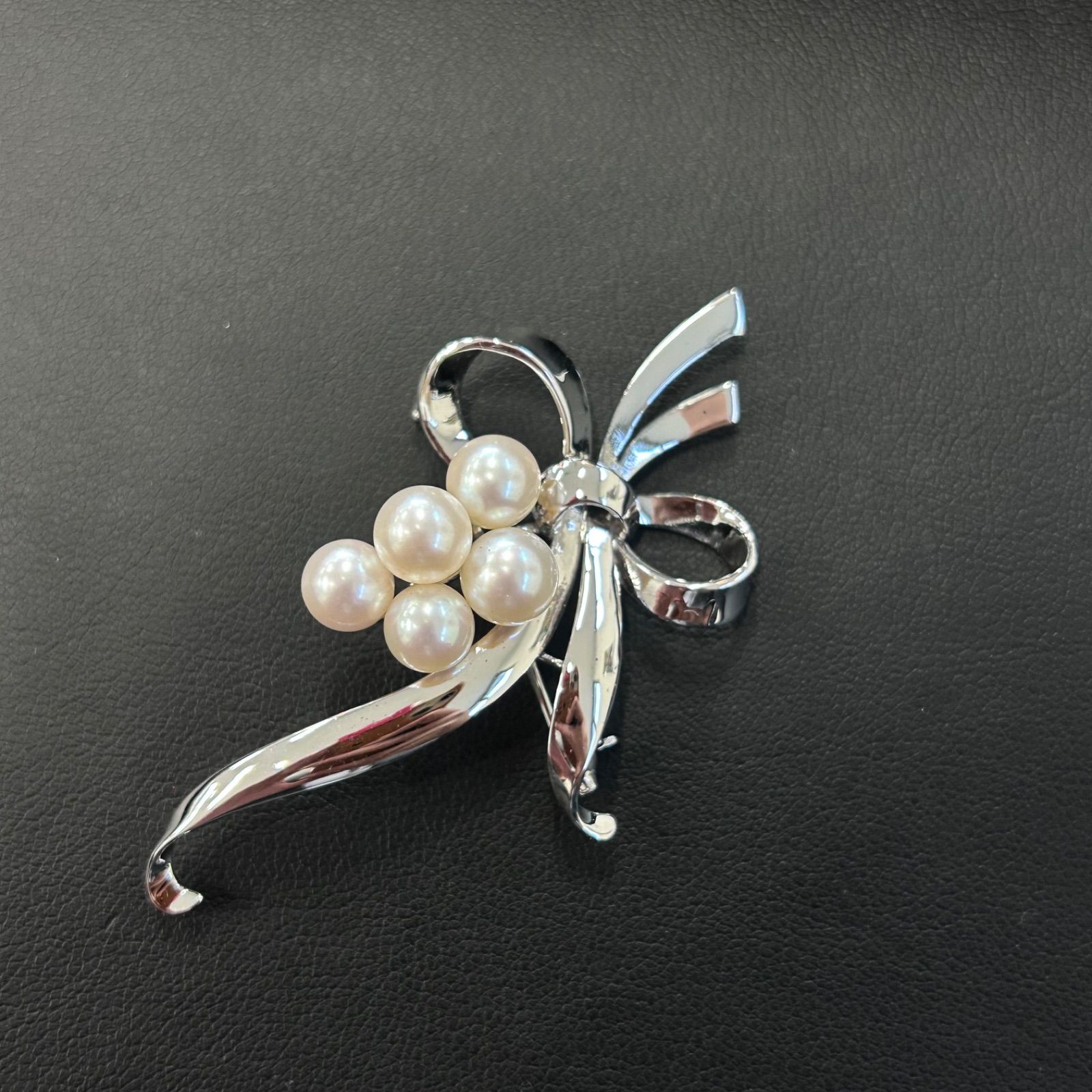 美品】 箱付き ミキモト シルバー アコヤ パール リボン ブローチ