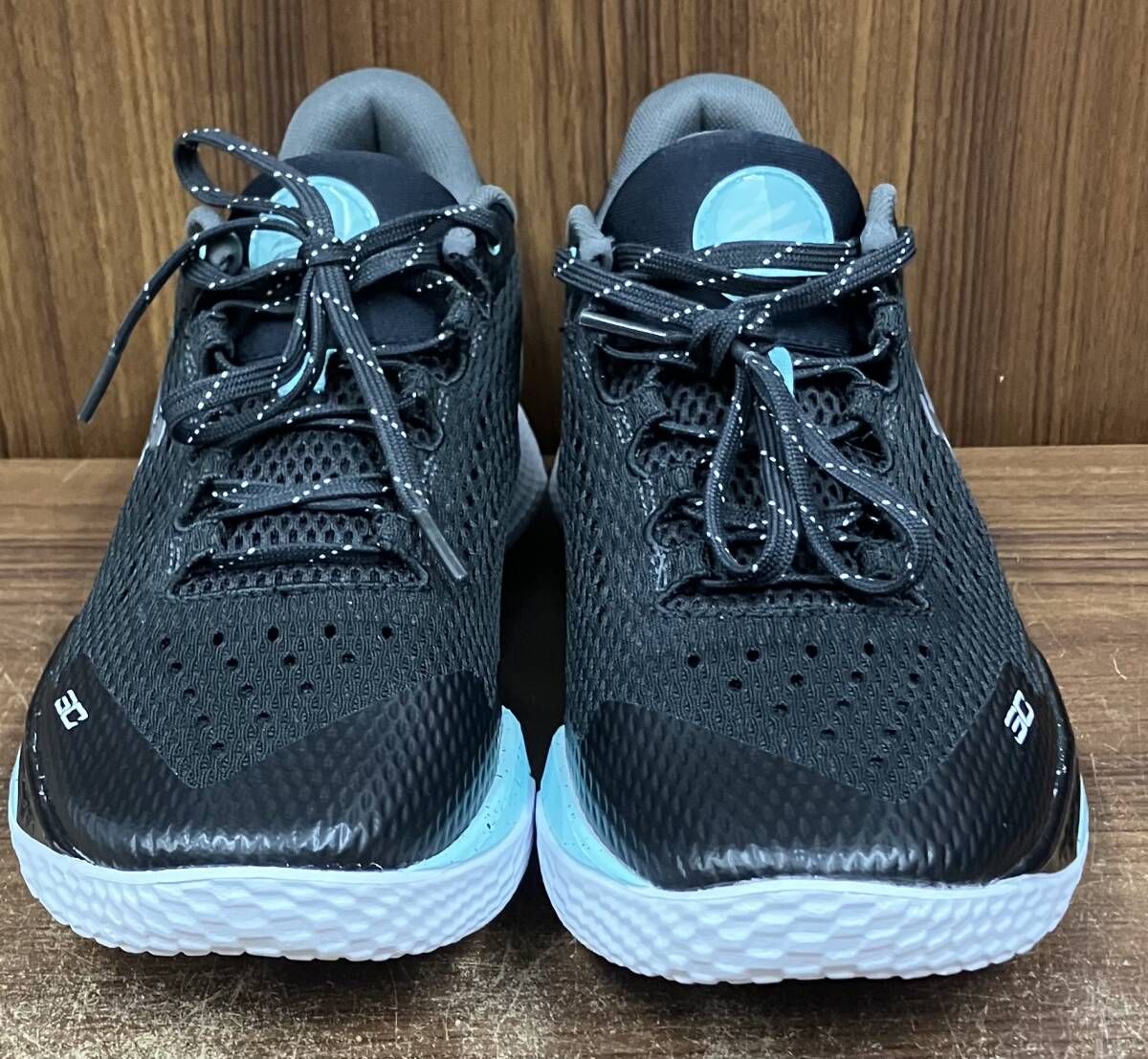 UNDER ARMOURアンダーアーマー／3026276-001 CURRY 2 LOW FLOTRO