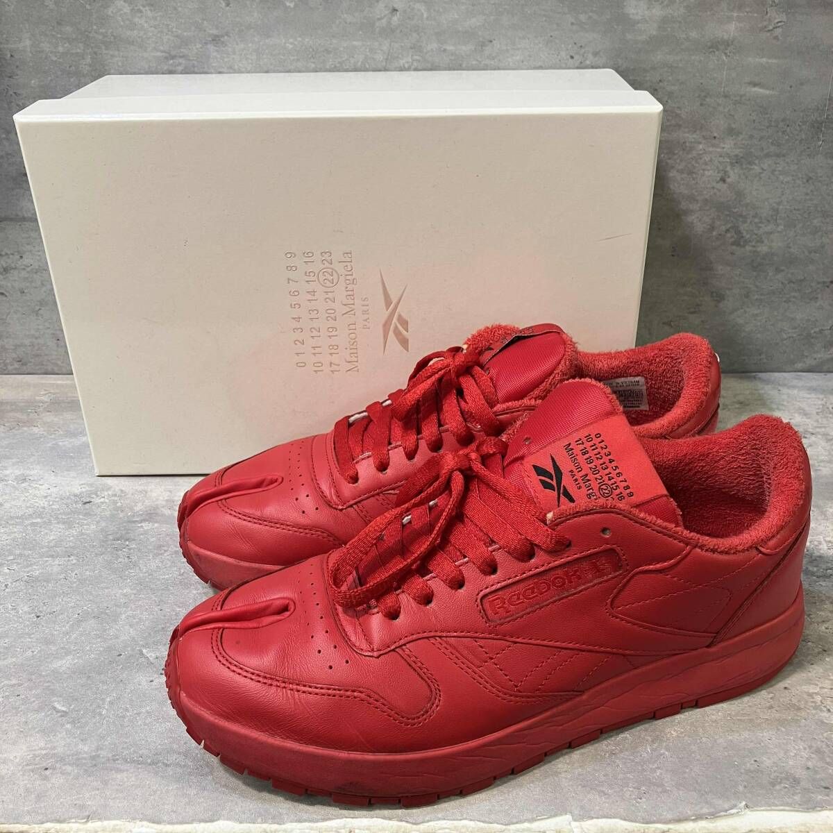 Reebok × Maison Margiela CLASSIC LEATHER TABI PROJECT OCL SNEAKER 