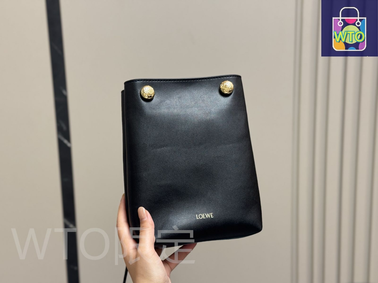 今日特価】Loewe ロエベ ペブル ポーチ シリーズ 高い収納力と使い勝手