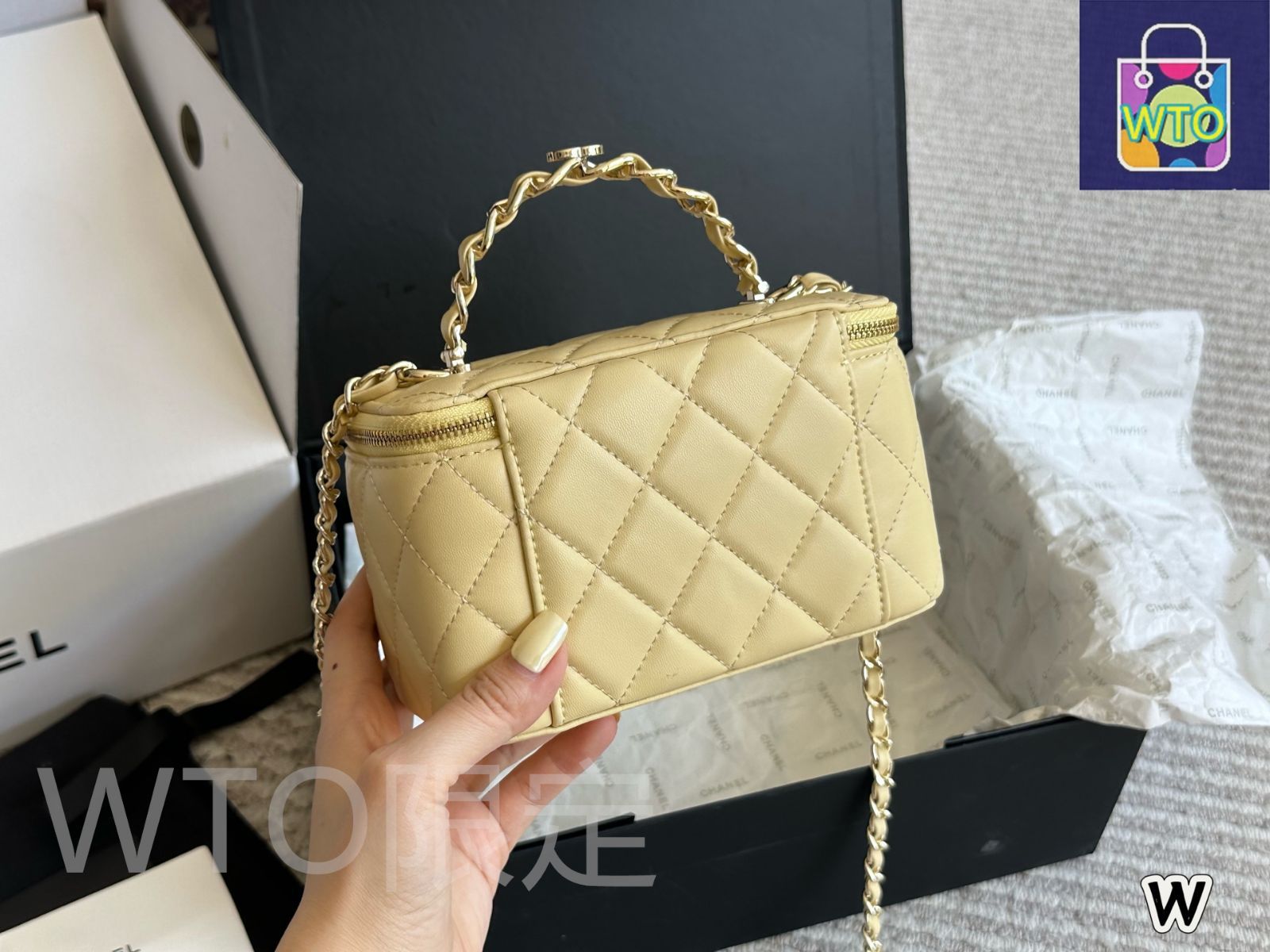 今日特価】Chanel シャネル クラシックハンドルボックスバッグ 羊皮製