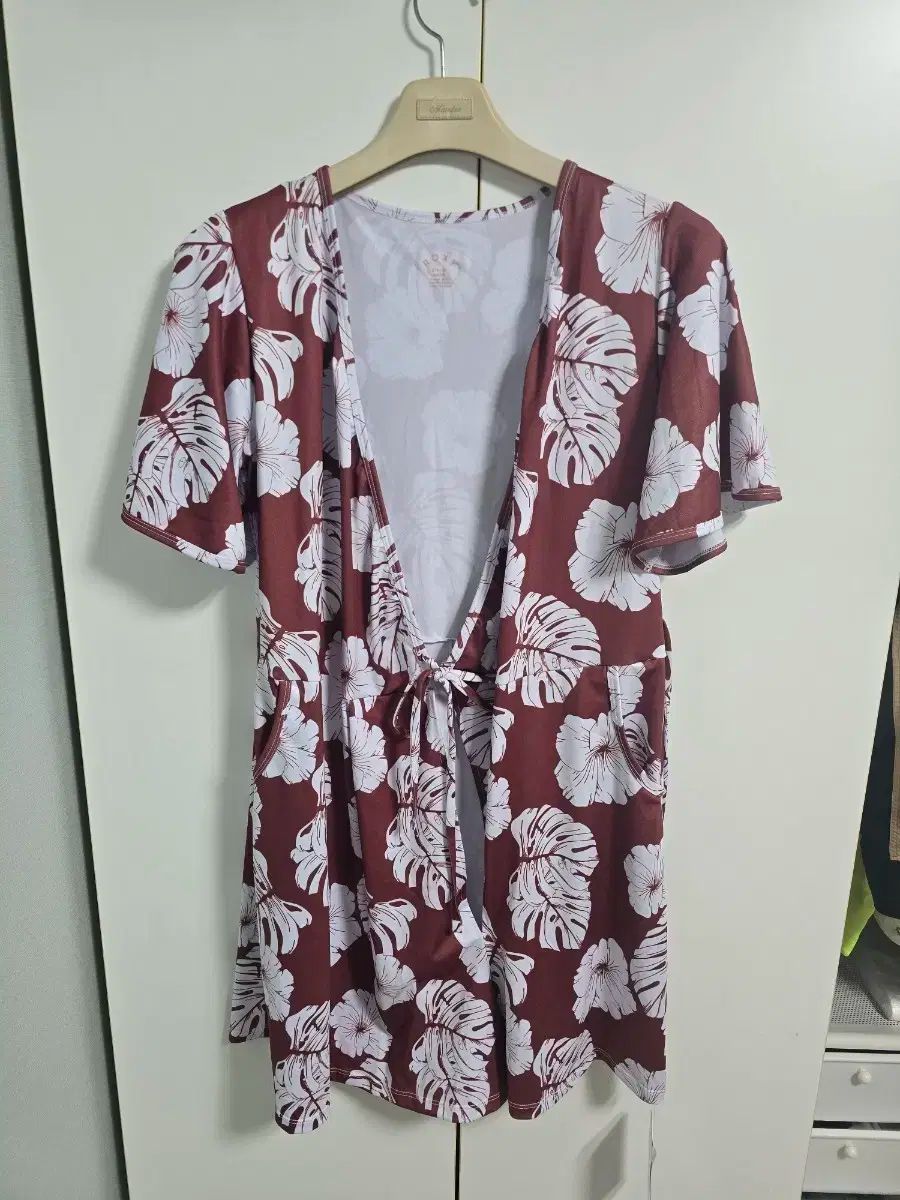 Roxy(ロキシー) フラワー パータン ビーチ ローブ ガウン 新品