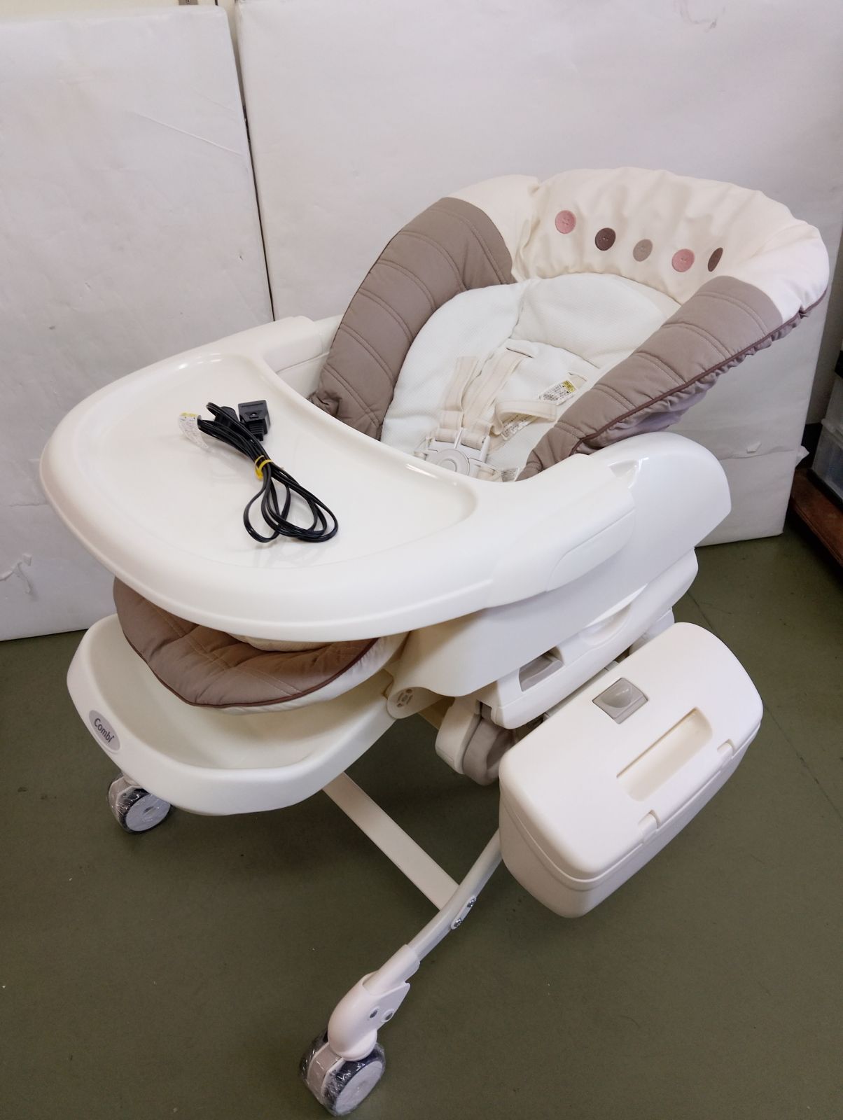 美品】コンビ ネムリラ AUTO SWING エッグショック BE ココアブラウン