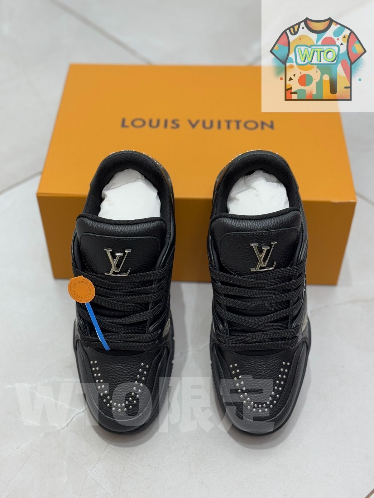 RIO⭐︎Louis Vuitton ブラック スニーカー リヴォリ スニーカー ｜ルイ・ヴィトン 公式サイト - 1AARI7