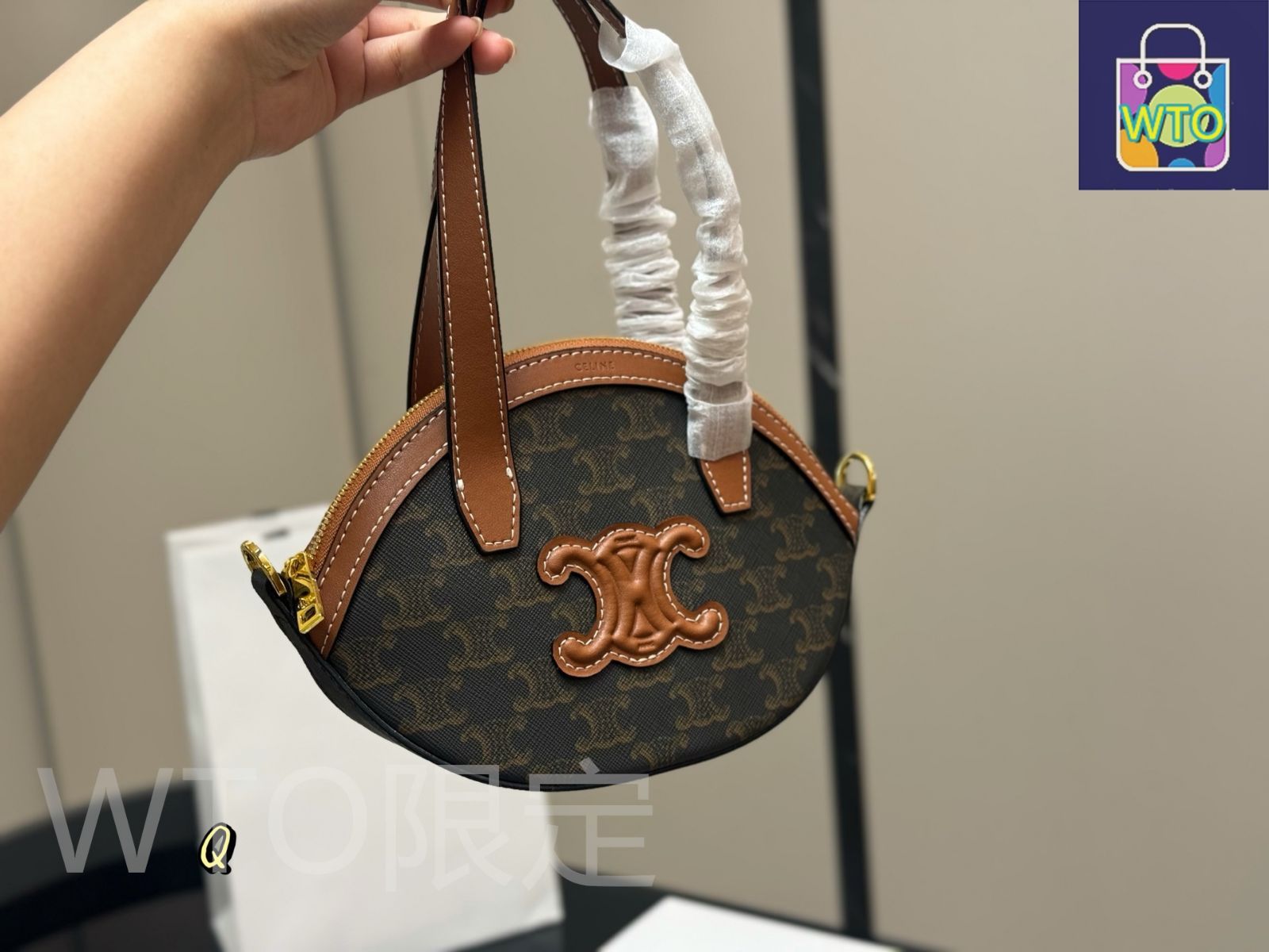 CELINE♡ポーチ♡未使用 CELINE セリーヌポーチバニティマカダム柄PVC レザーロゴ