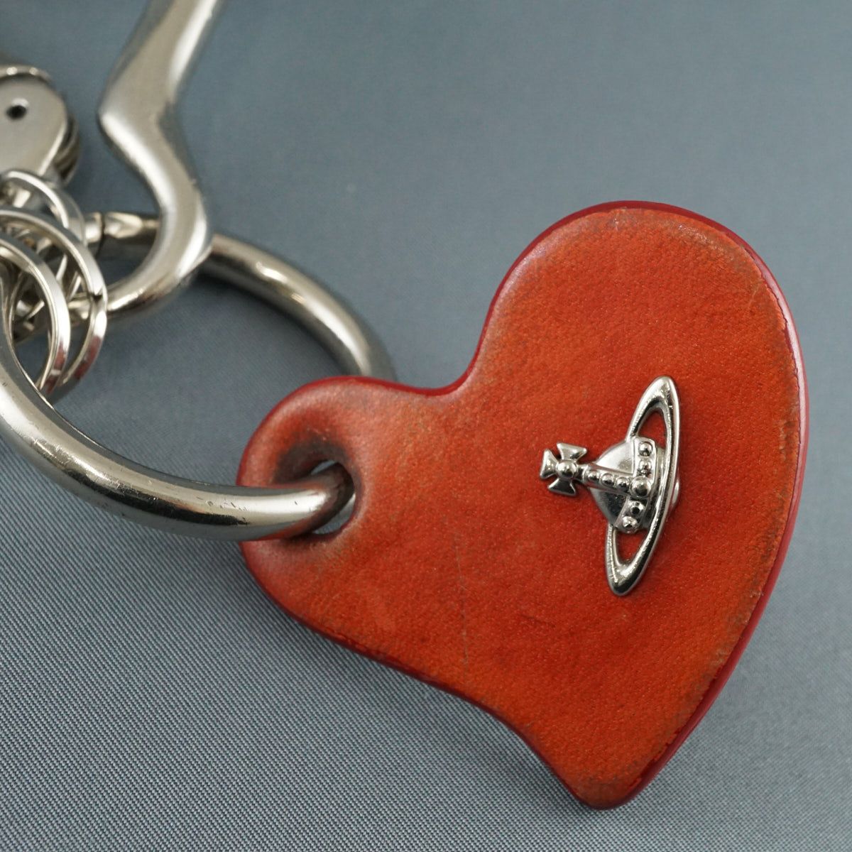 vivienne westwood♡ ハート型レザーキーホルダー MIRROR HEART ORB キーホルダー(レッド)（メンズ）（1220952199