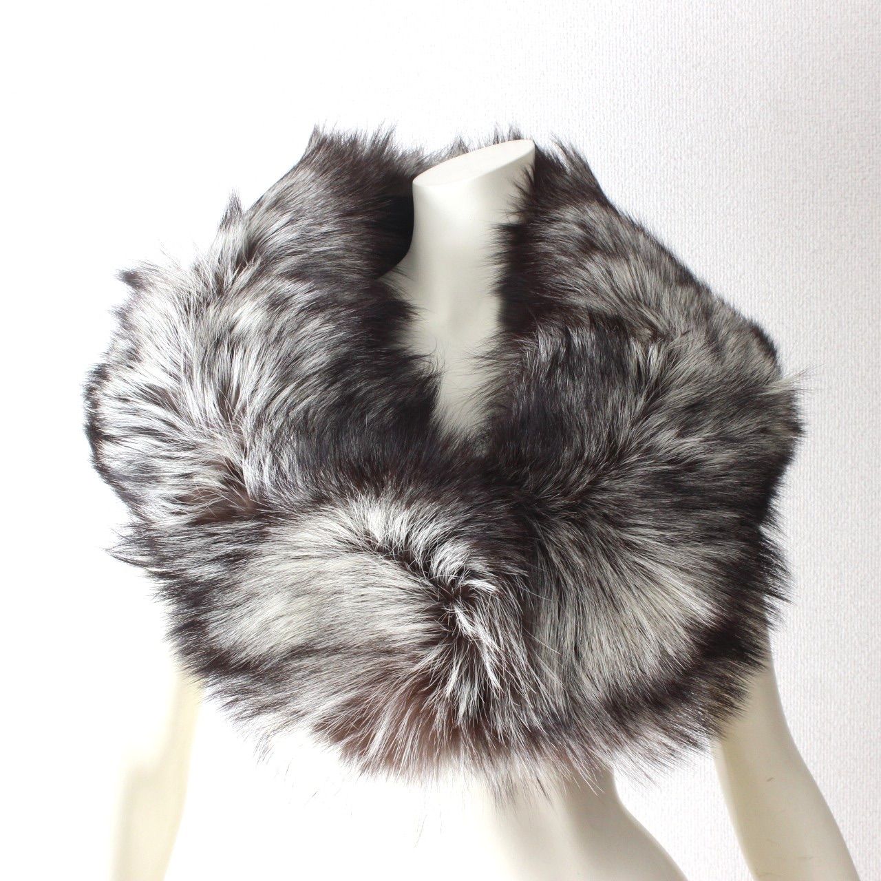 S67【新品未使用】サガ フォックス SAGA FOX ショール マフラー グレー