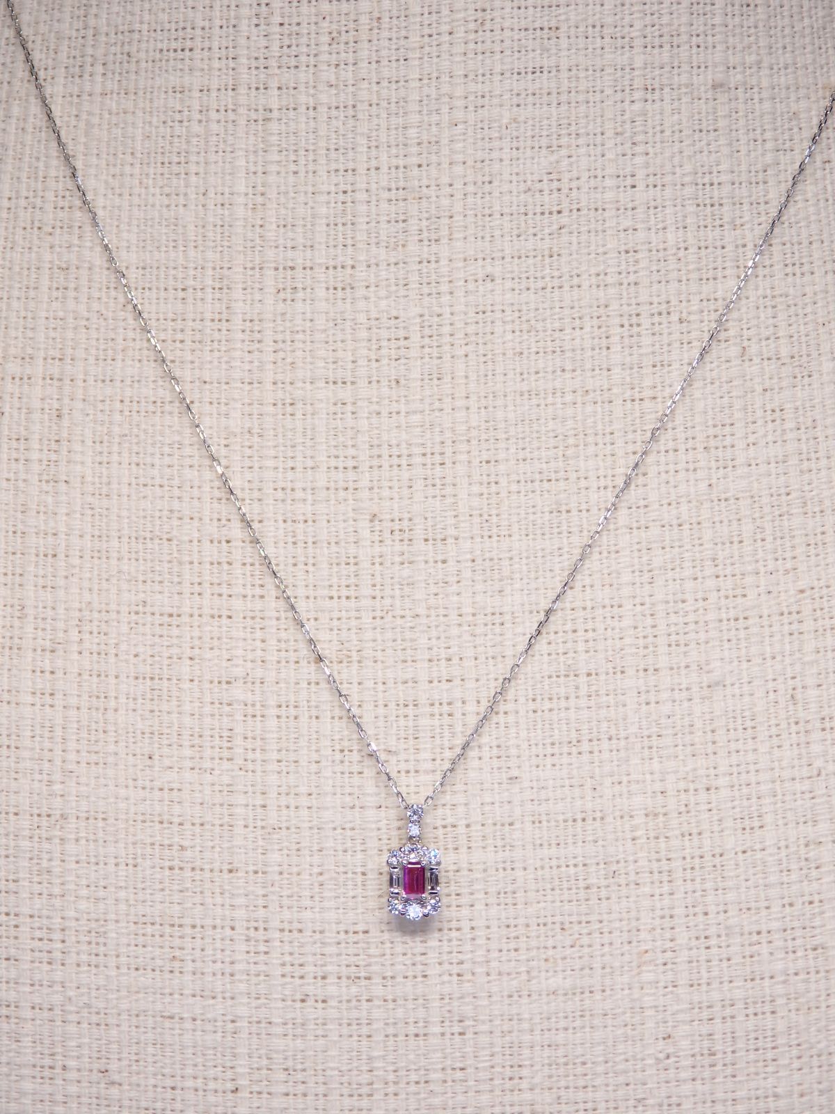ルビー ネックレス チェーン付 Z5917 0.09ct プラチナPt バゲット 長角