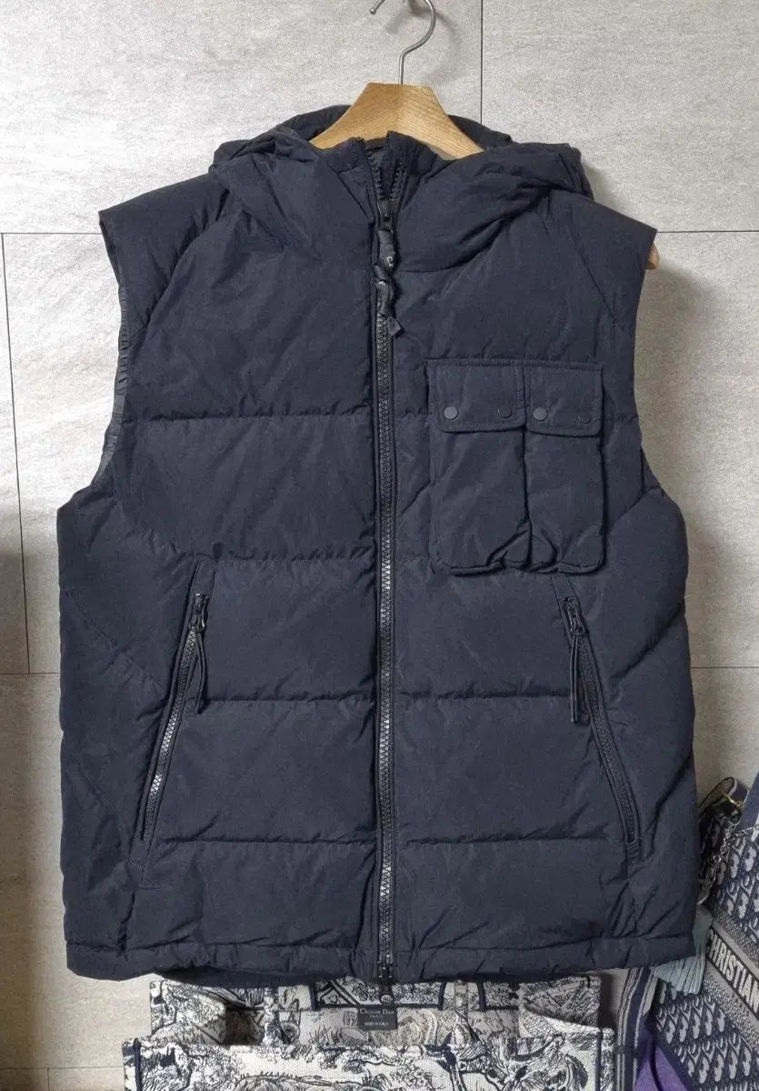 正規品) C.P. COMPANY シーピーカンパニー ダウン ベスト - メルカリ