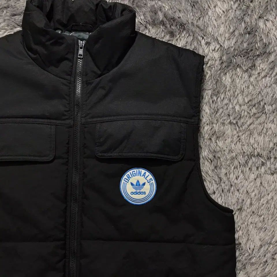 M A級 # アディダス(ADIDAS) オリジナル ダウン ベスト - メルカリ