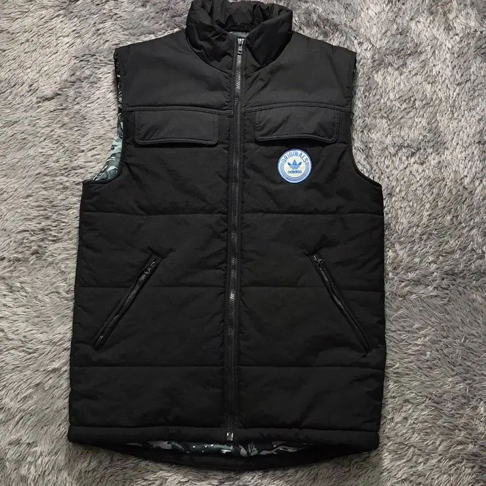 美品 adidasオリジナル　ダウンベスト　サイズM adidasジャパン物 楽天市場】adidas ダウン ベスト（メンズファッション）の通販