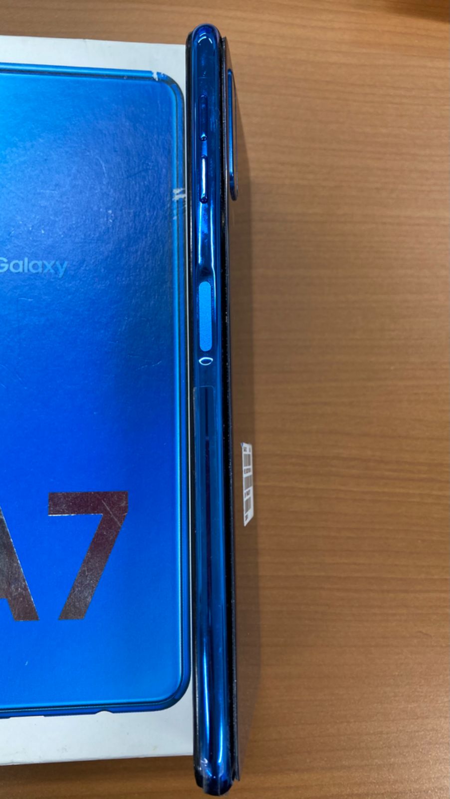 【極美品】Galaxy A7 (64GB) + 箱・付属品３点 極美品】Galaxy A7 (64GB) + 箱・付属品3点 スマートフォン・携帯電話