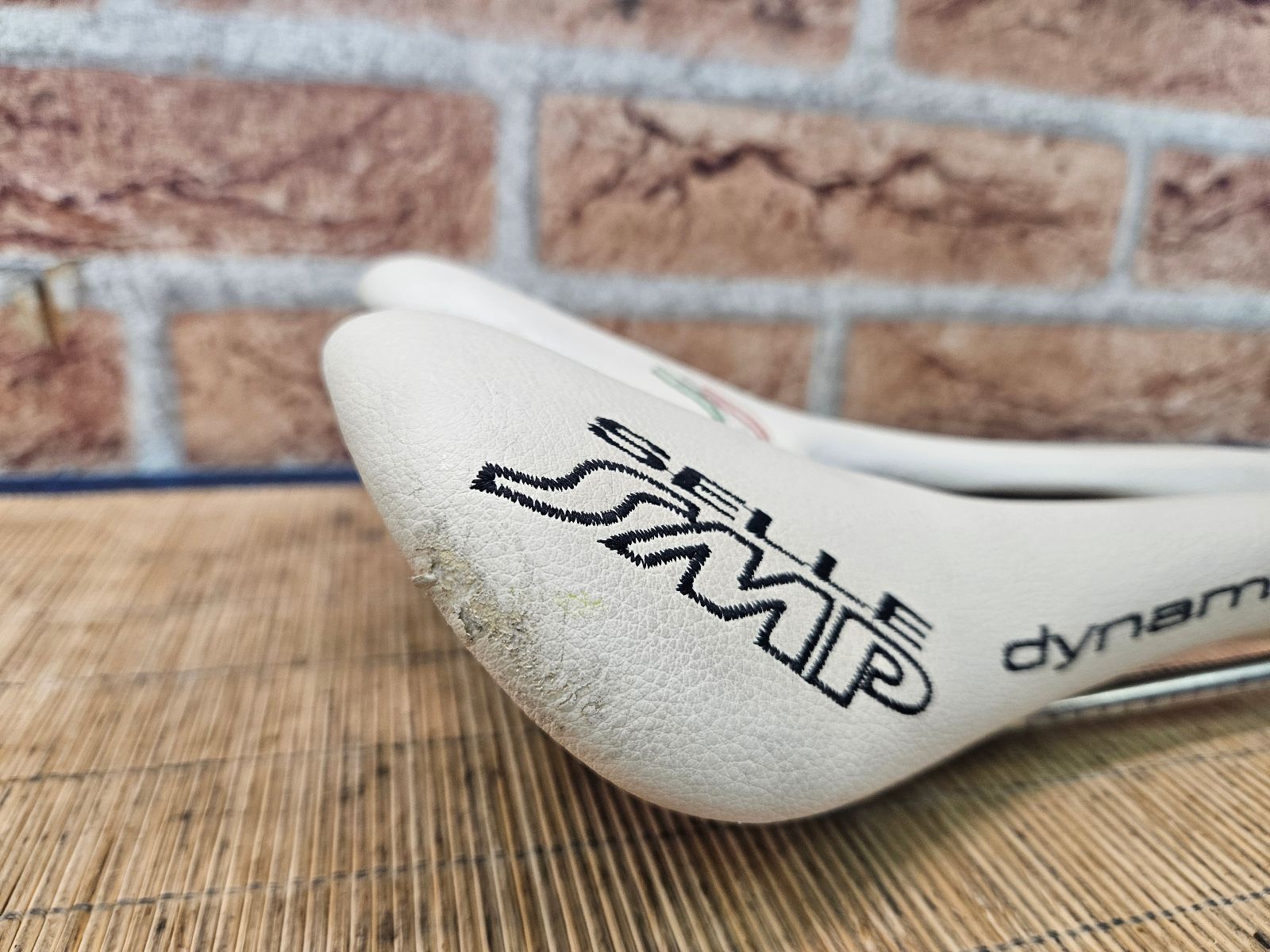 Selle SMP dynamic サドル 座骨幅が標準～広めのライダー向け ホワイト