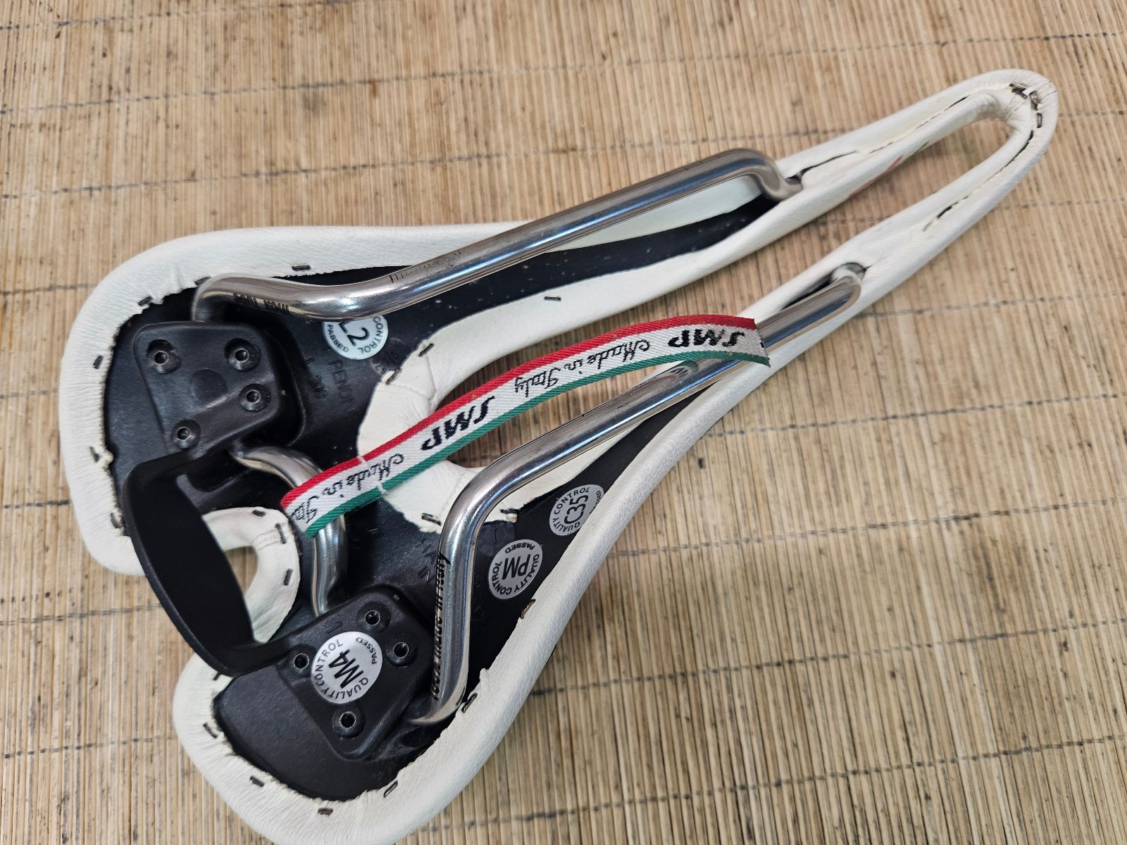 □ Selle SMP dynamic サドル 座骨幅が標準～広めのライダー向け