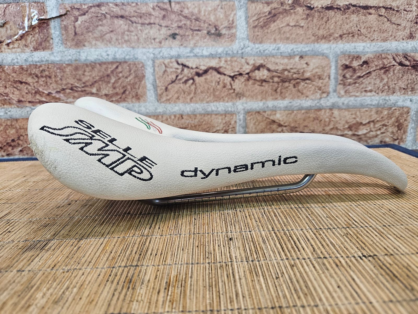 □ Selle SMP dynamic サドル 座骨幅が標準～広めのライダー向け