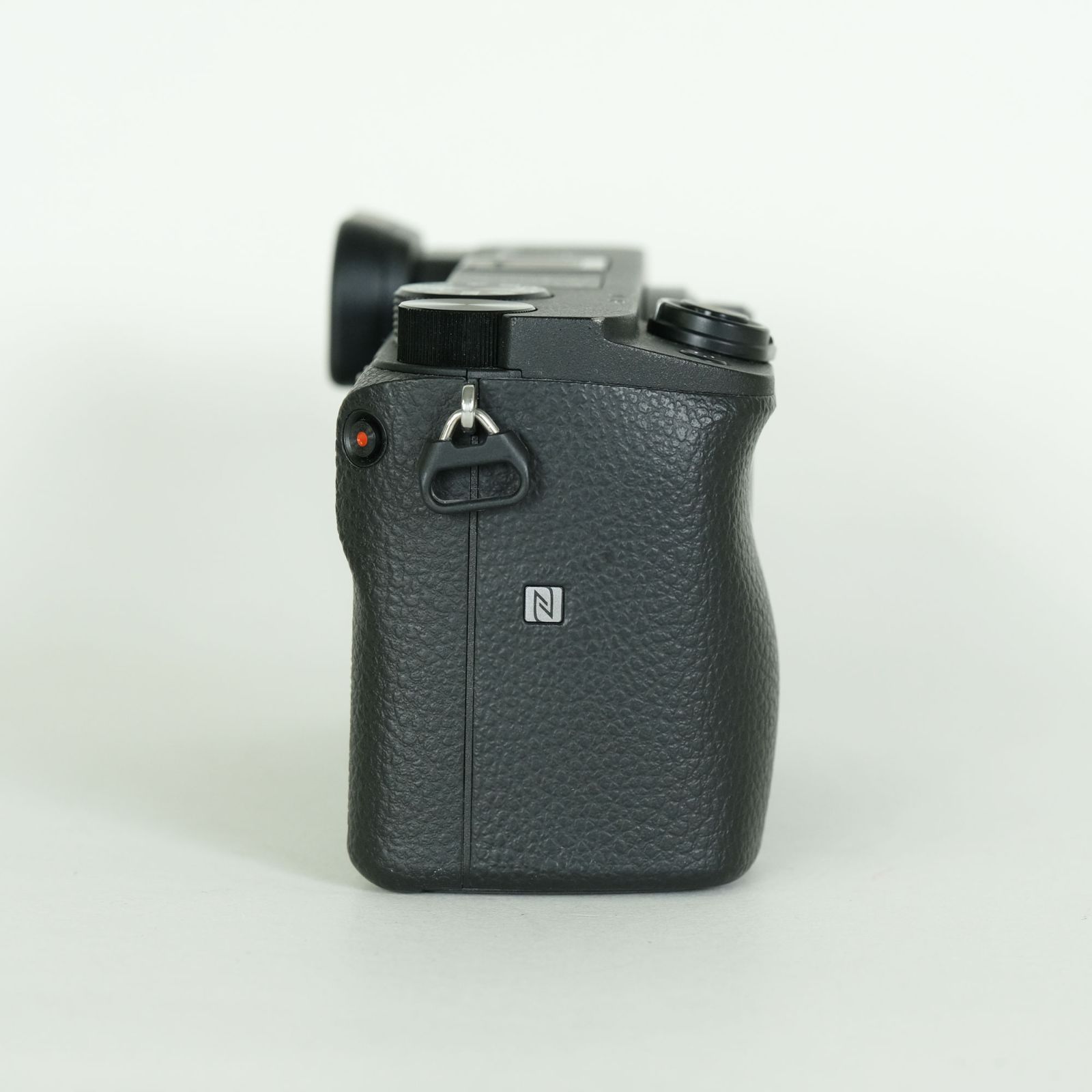 ソニー SONY α6400 ILCE-6400 【シャッター2978回】 ソニー SONY α6400 ILCE-6400 【シャッター2978回】 カメラ