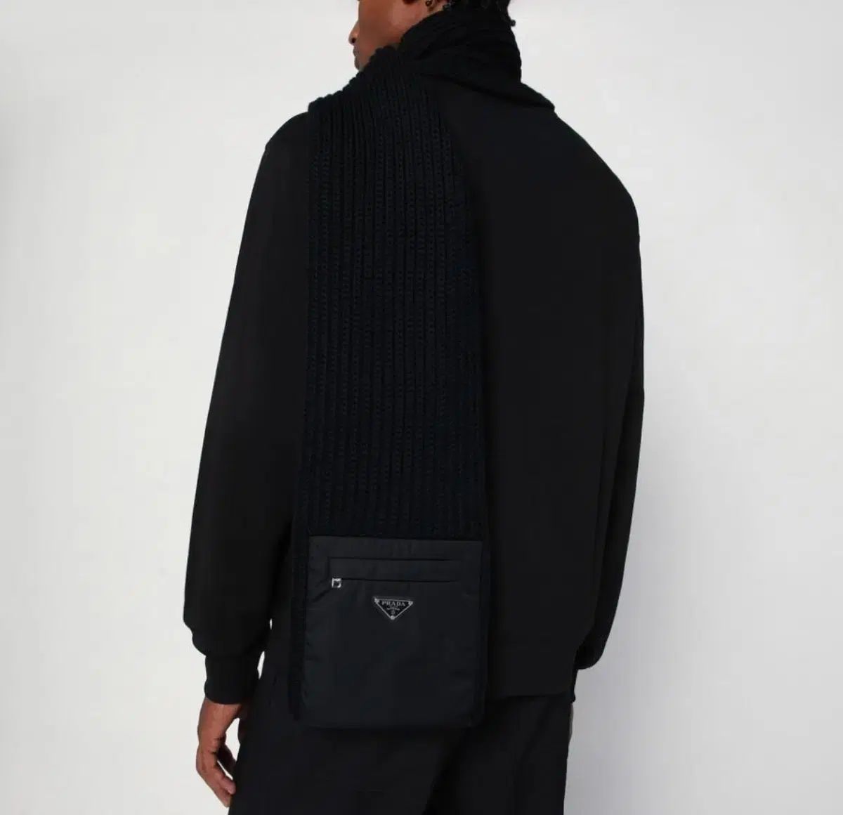 1回着用) PRADA プラダ ナイロン 三角ロゴ マフラー スカーフ (ユニ