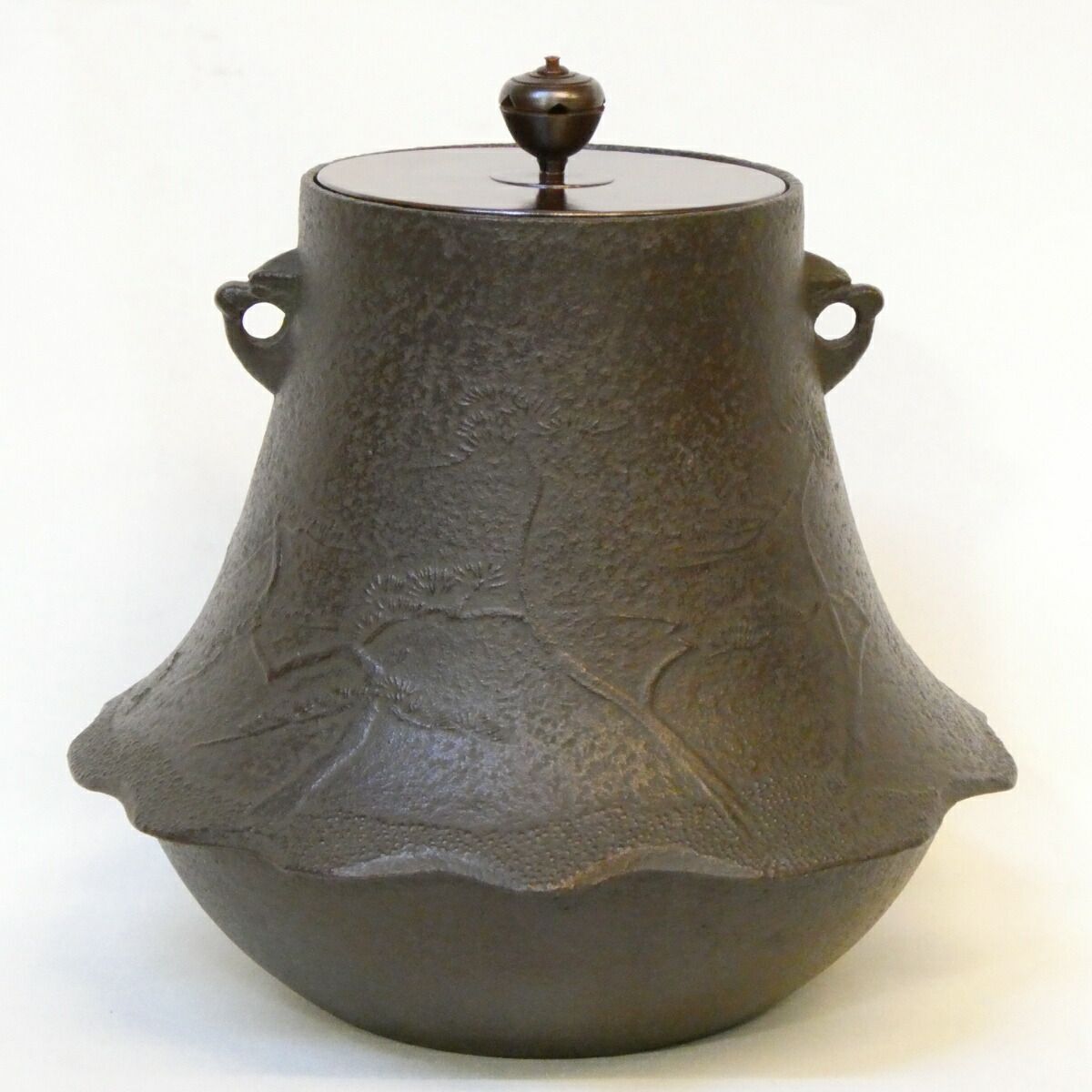 送料込【逢絢亭】茶道具 風炉釜 車軸釜 亀甲地紋 日展審査員 横倉嘉山 共箱入り 十一月の特売品】日展審査員 横倉嘉山作 浜松地紋 富士釜 風炉用