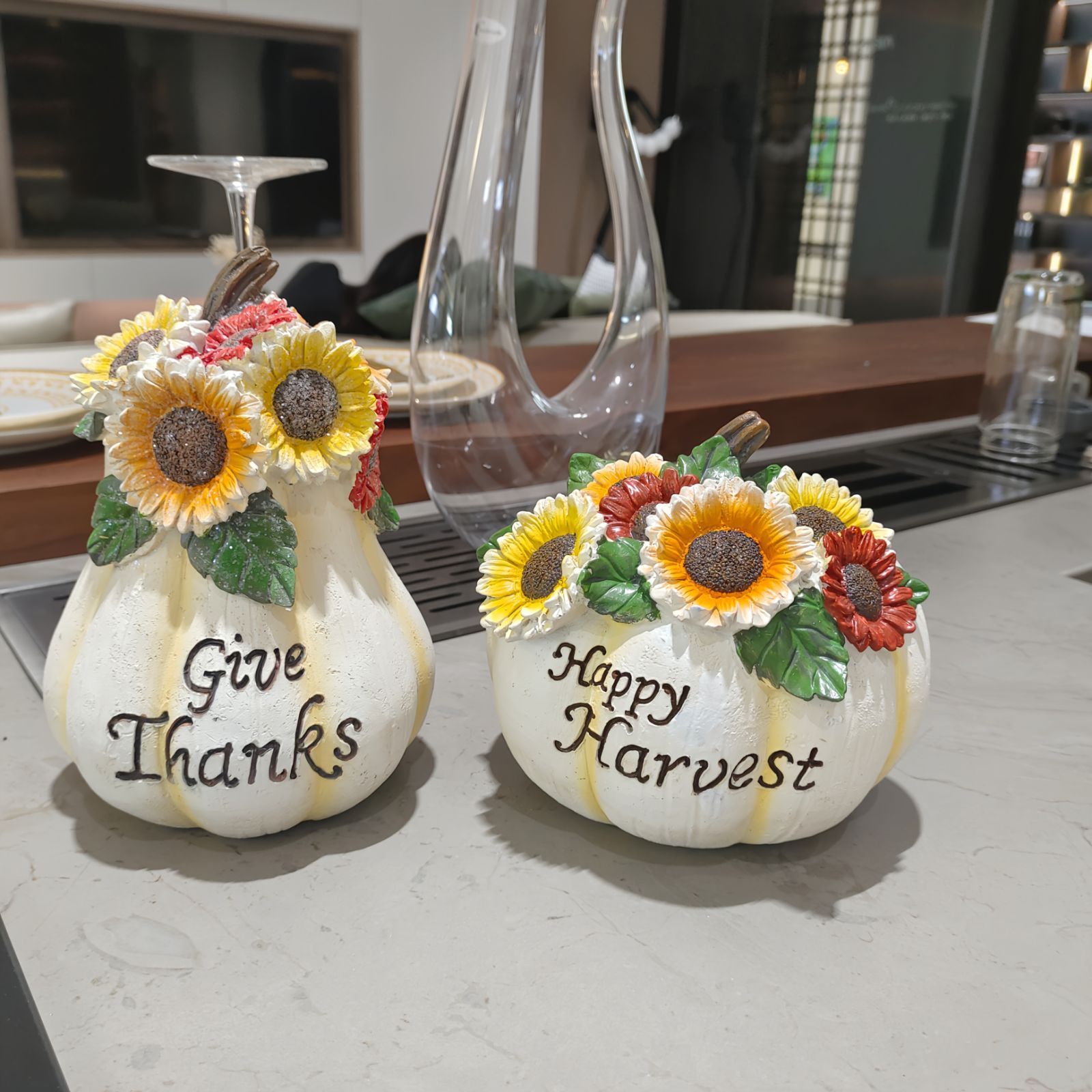 置物 オブジェ ガーデンオーナメント ヒマワリが咲いているカボチャ