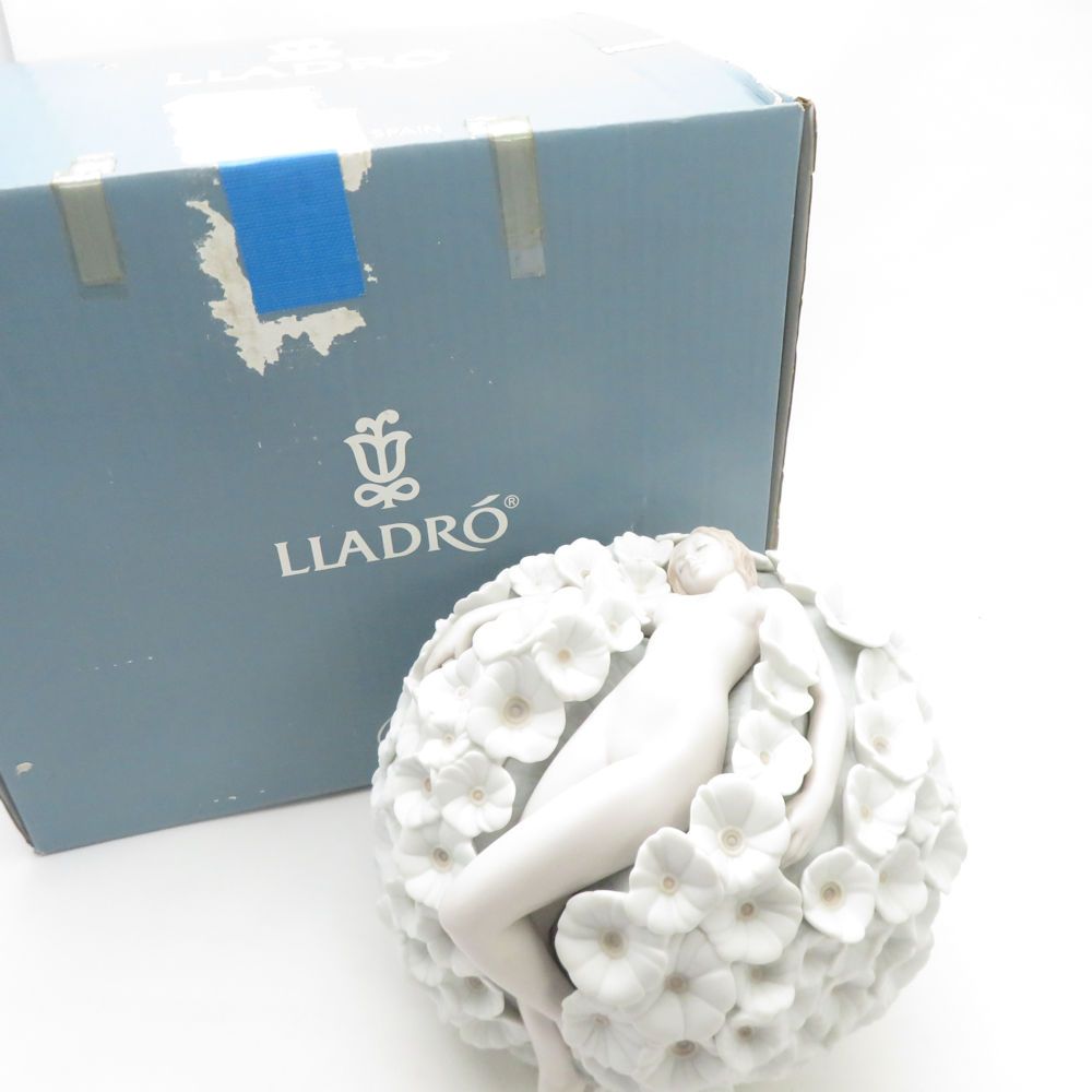 リヤドロ LLADRO 花香る夢　NO.8365 フィギュリン　陶器人形　置物 LLADRO リヤドロ 8365 花香る夢 フィギュリン 置物 陶器人形 女性