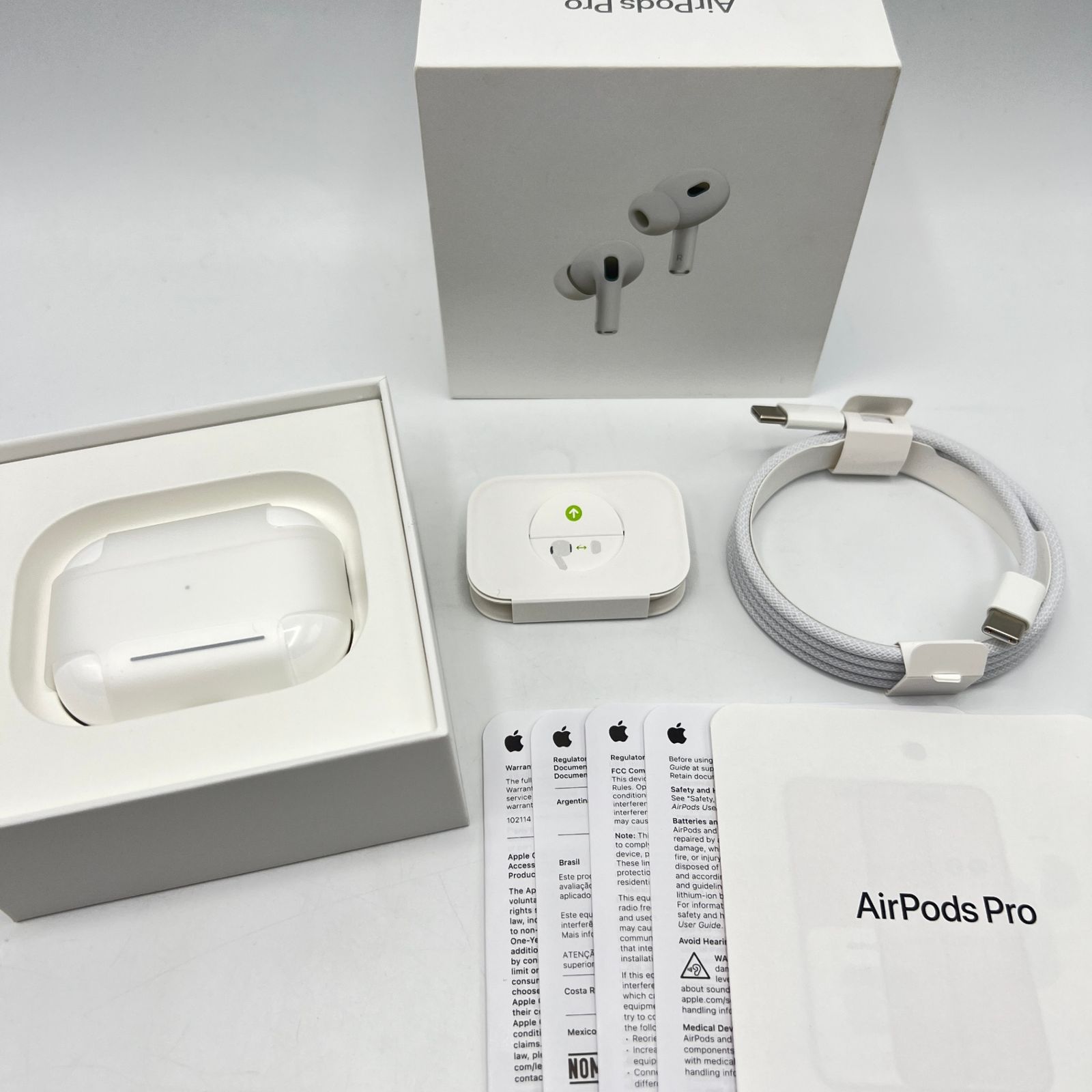 AirPods Pro 第2世代 MTJV3J/A エアポッズプロ正規品 アップル(Apple) MTJV3J/A AirPods Pro (第2世代) MagSafe充電ケース