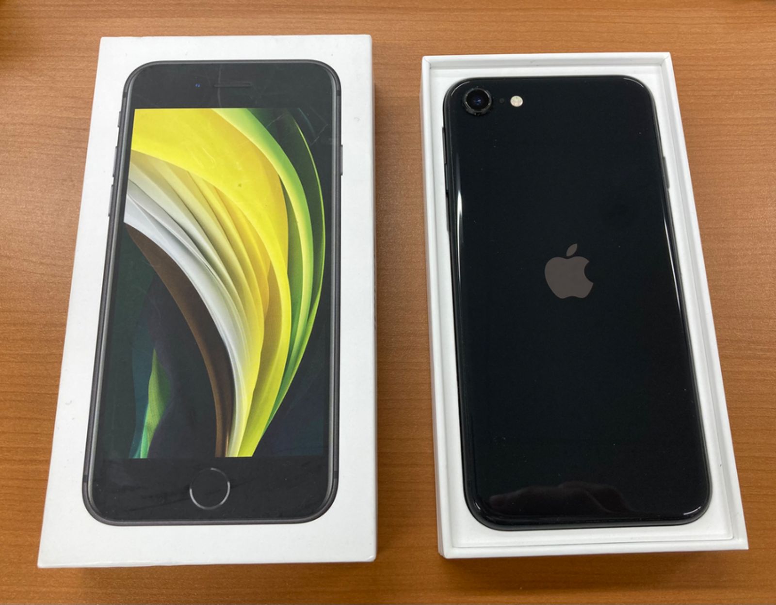 ジャンク品 iPhone SE 第2世代 タッチ不良 256GB ブラック Apple