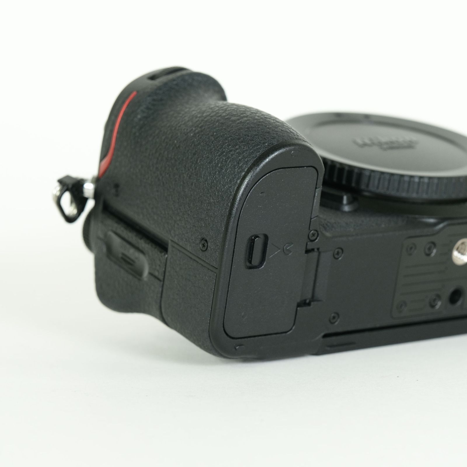 【美品】Nikon　Z6ボディ【シャッター推定1万回以下、防湿庫保管】 美品】Nikon Z6ボディ【シャッター推定1万回以下、防湿庫保管】