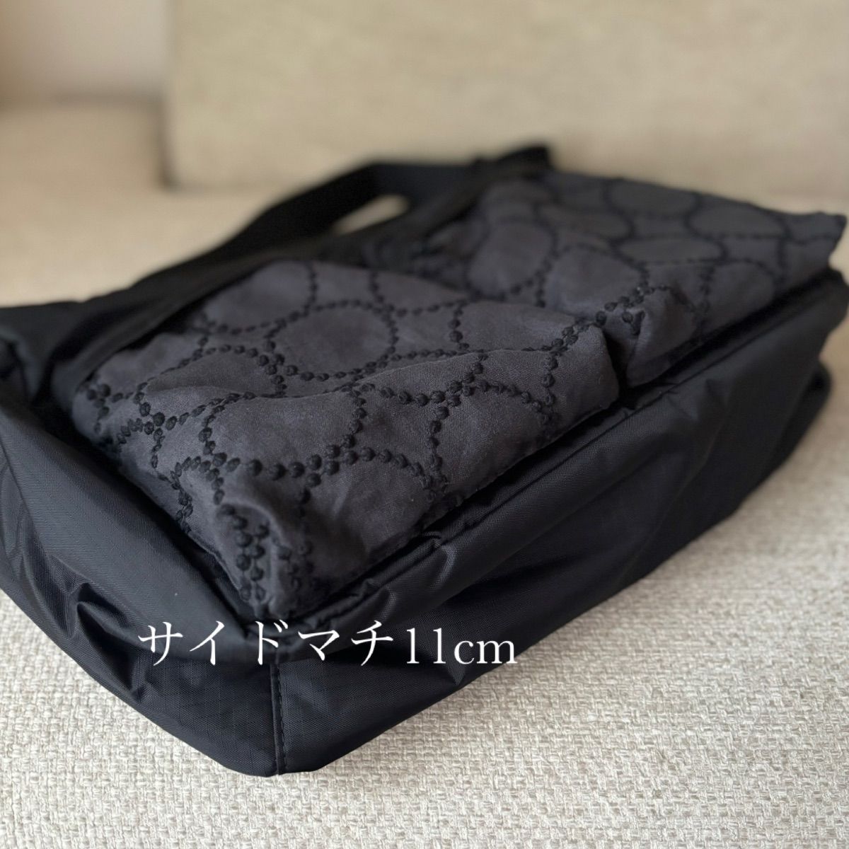 大きなポケットのショルダーチャコール ミナペルホネン mina perhonen