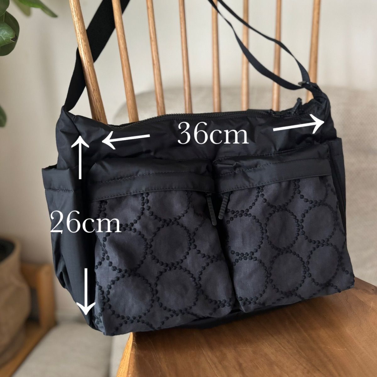 大きなポケットのショルダーバッグ　ミナペルホネン　mina perhonen 大きなポケットのショルダーチャコール ミナペルホネン mina perhonen