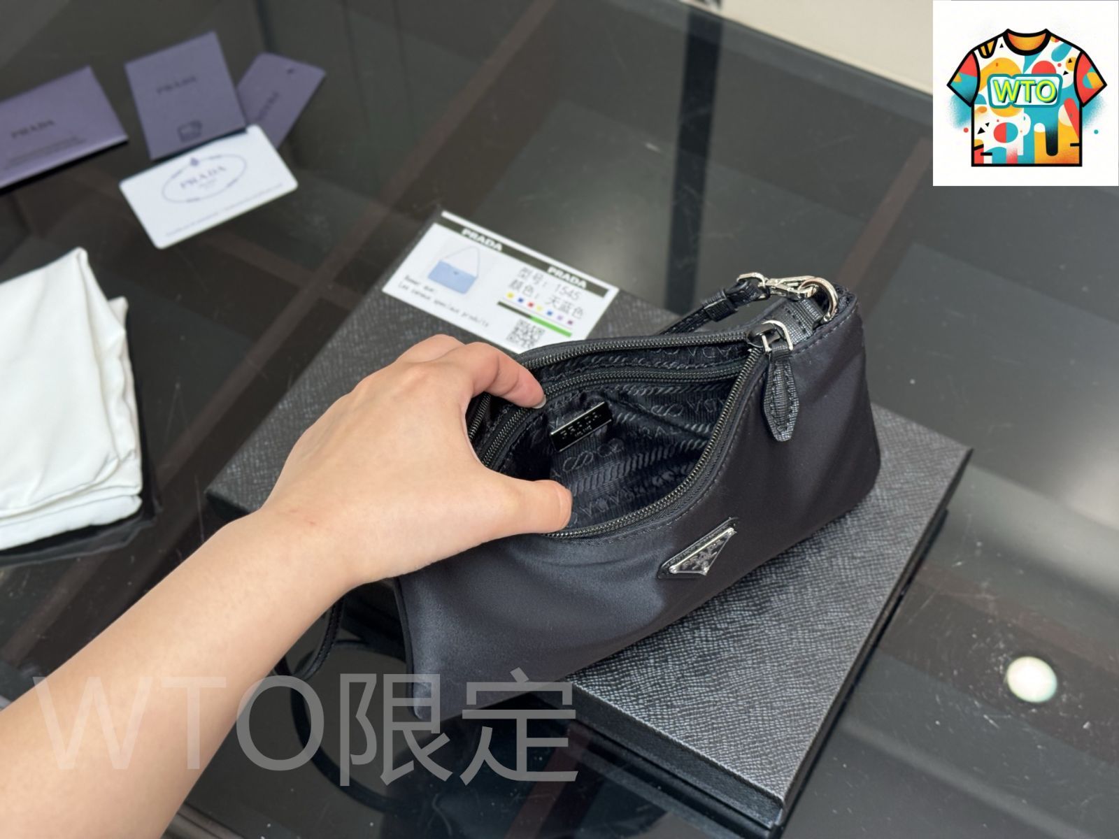 【極美品】プラダ グレース カーフ カメオ ロゴ入りショルダー 即購入OK 今日特価】Prada プラダ 高級感溢れるデザイン - メルカリ