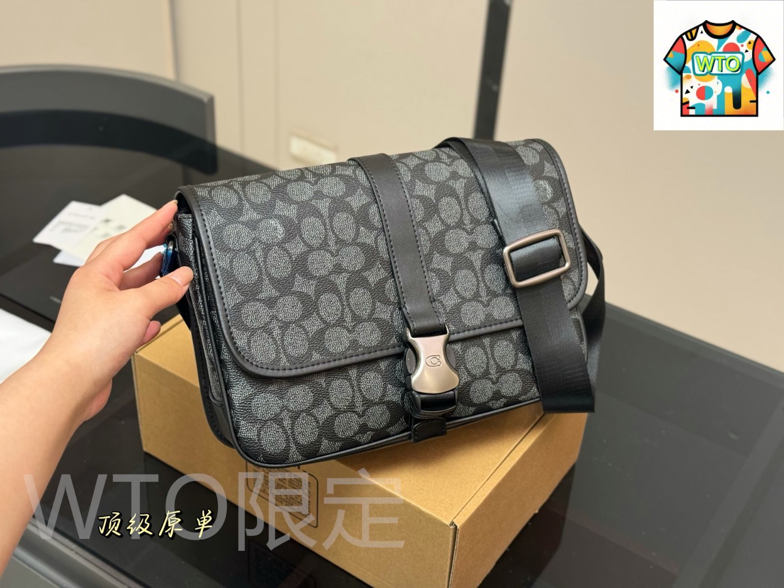 今日特価】Coach コーチ メンズメッセンジャーバッグ 高品質素材と精緻