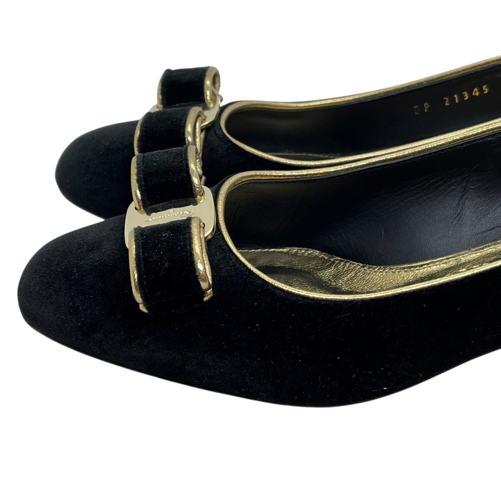 管2511-270】Salvatore Ferragamo サルヴァトーレフェラガモ ヴァラ