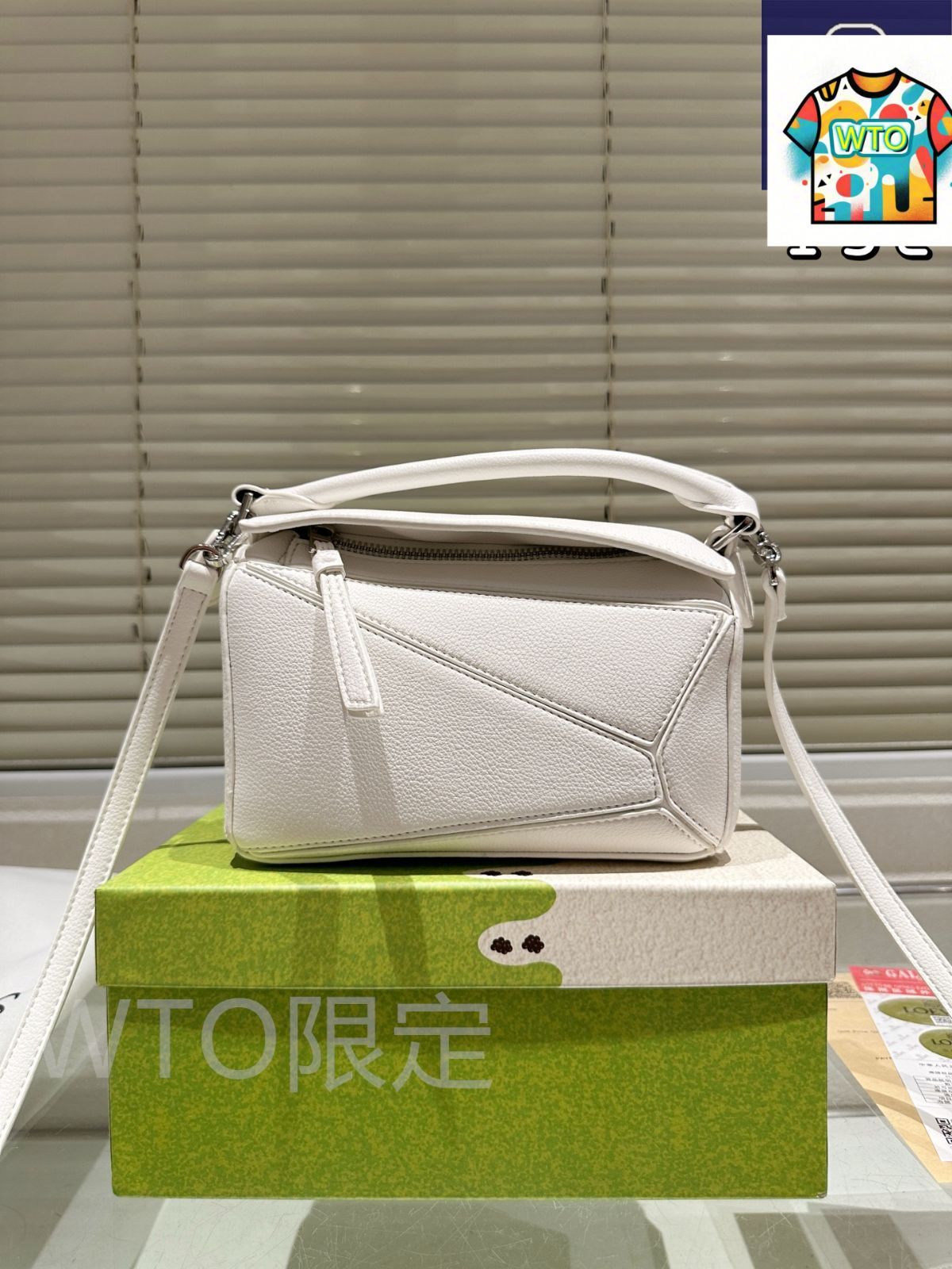 今日特価】Loewe ロエベ ジオメトリックミニバッグ ギフトボックス付き