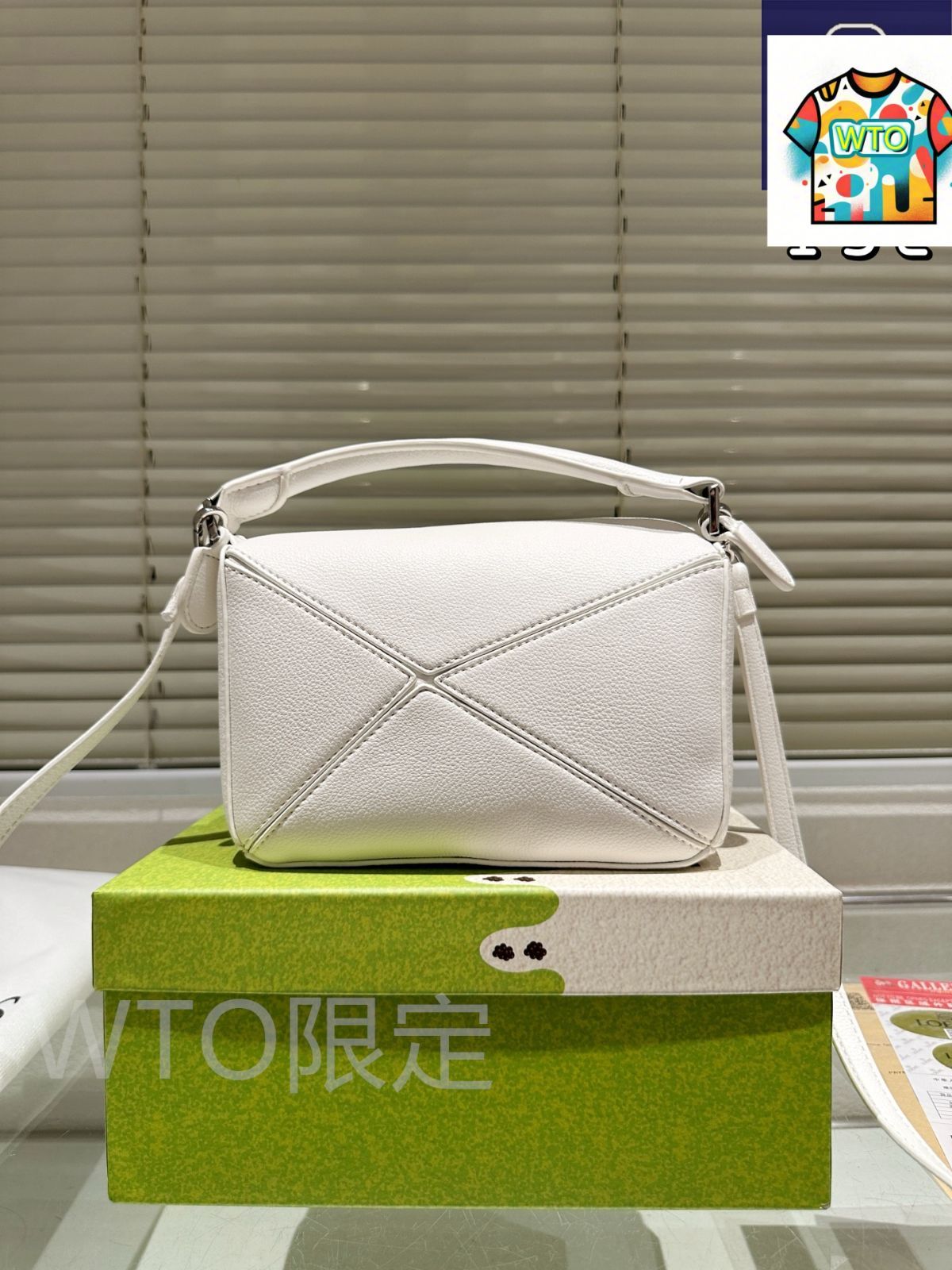 今日特価】Loewe ロエベ ジオメトリックミニバッグ ギフトボックス付き