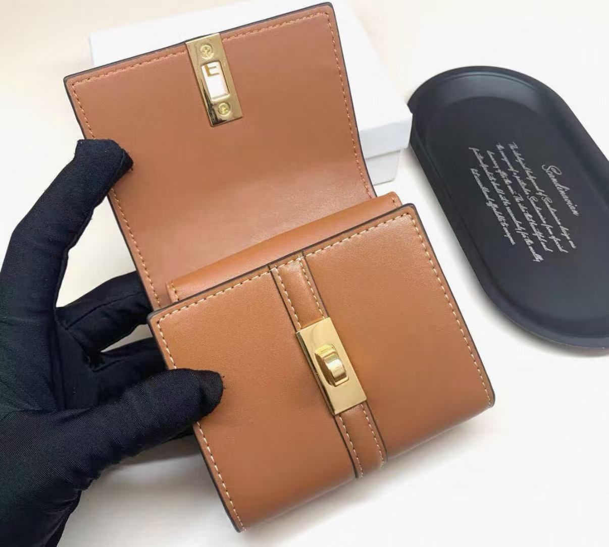 現行 極美品✨セリーヌ セーズ 16 コンパクトウォレット 三つ折り財布